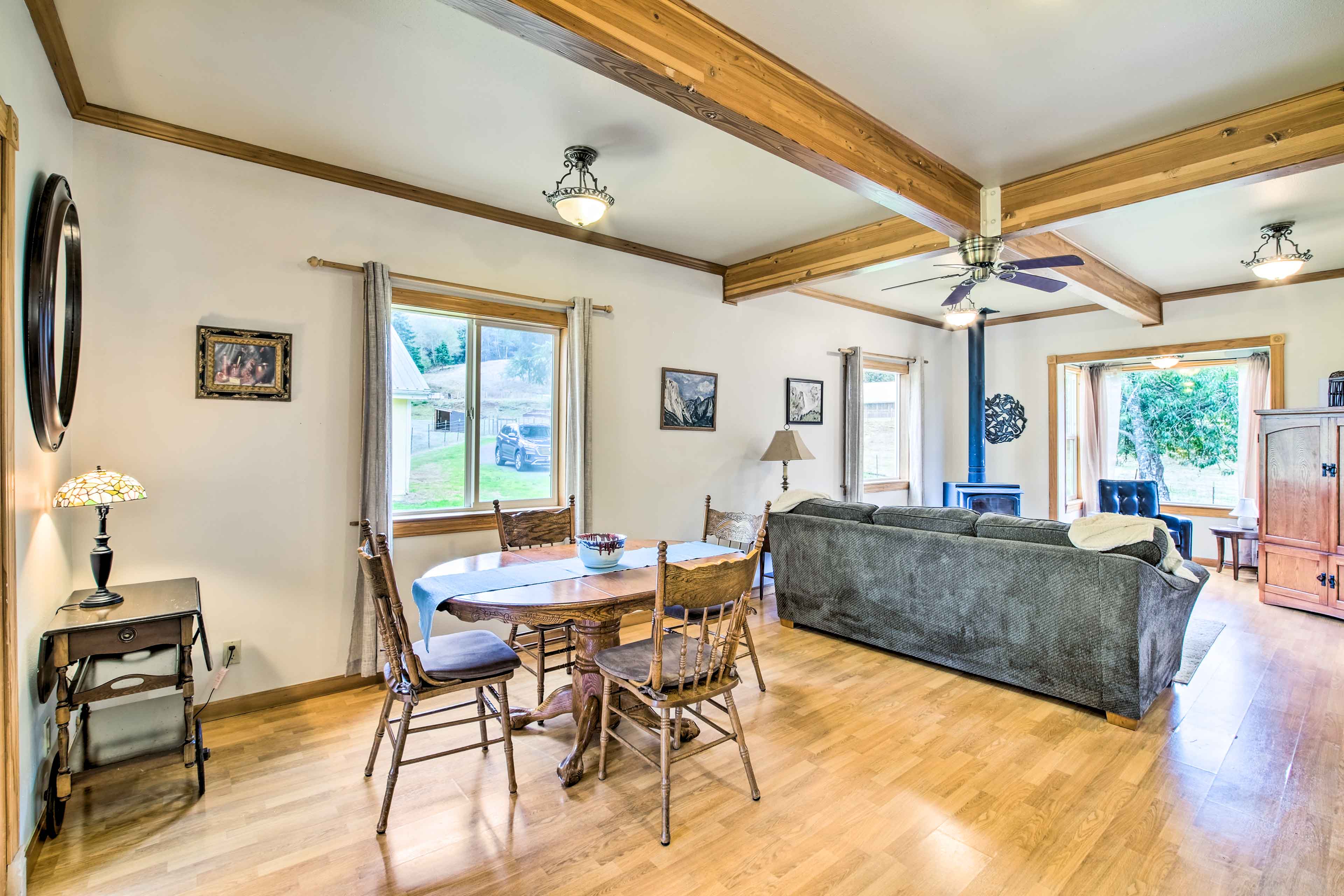 Dining Area | Dishware & Flatware Provided