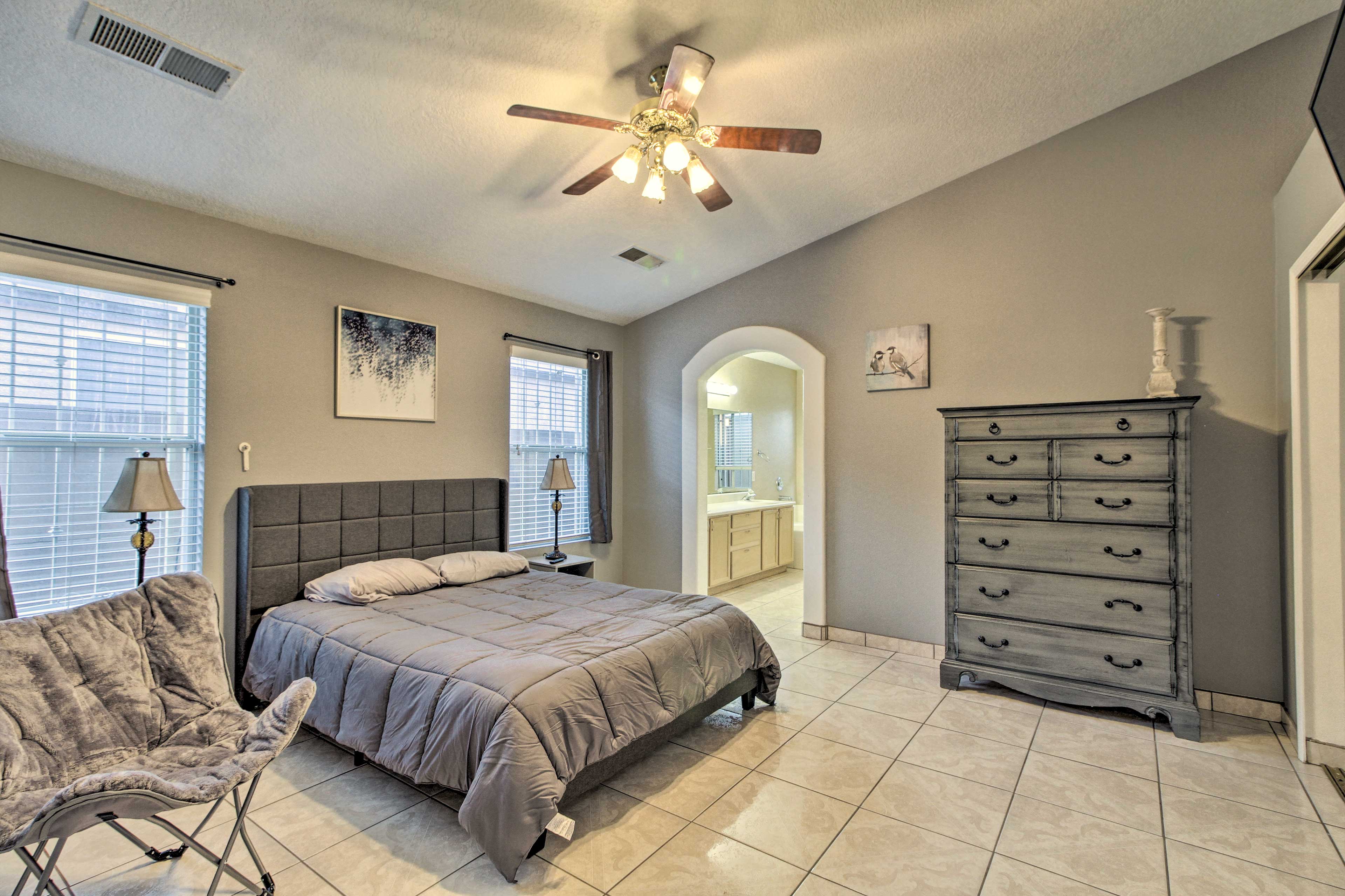 Bedroom 1 | Queen Bed | Linens Provided | En-Suite Bathroom