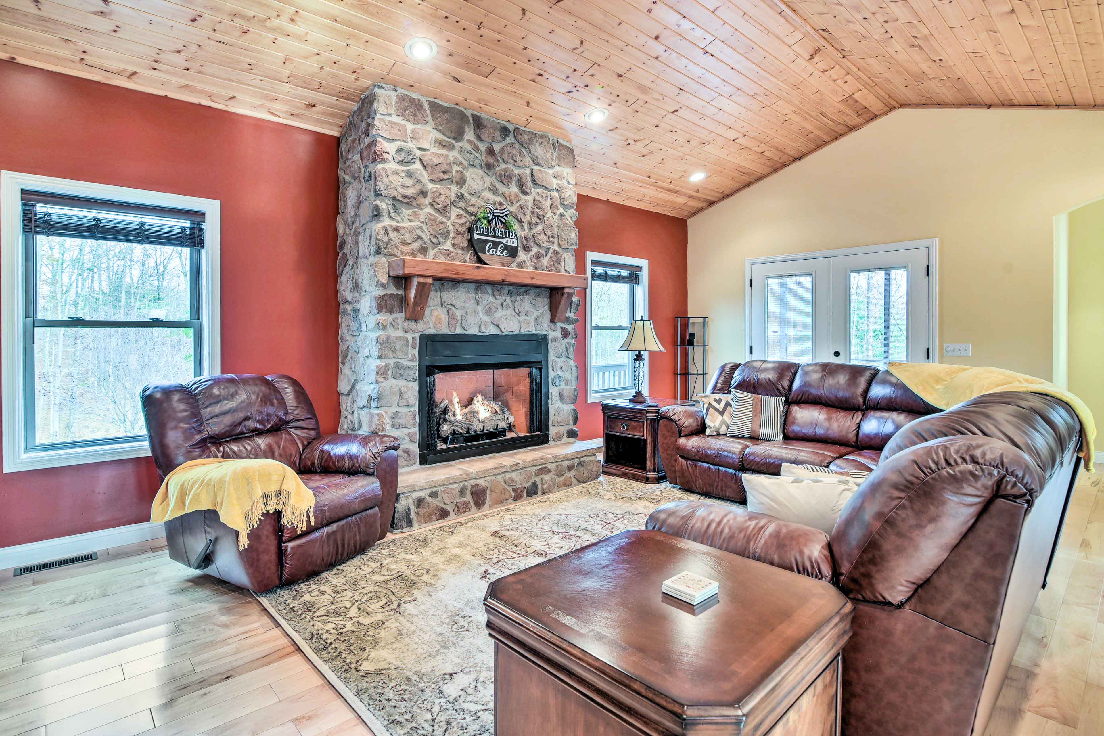 Cozy Home w/ Patio, 2 Mi to Dale Hollow Lake!