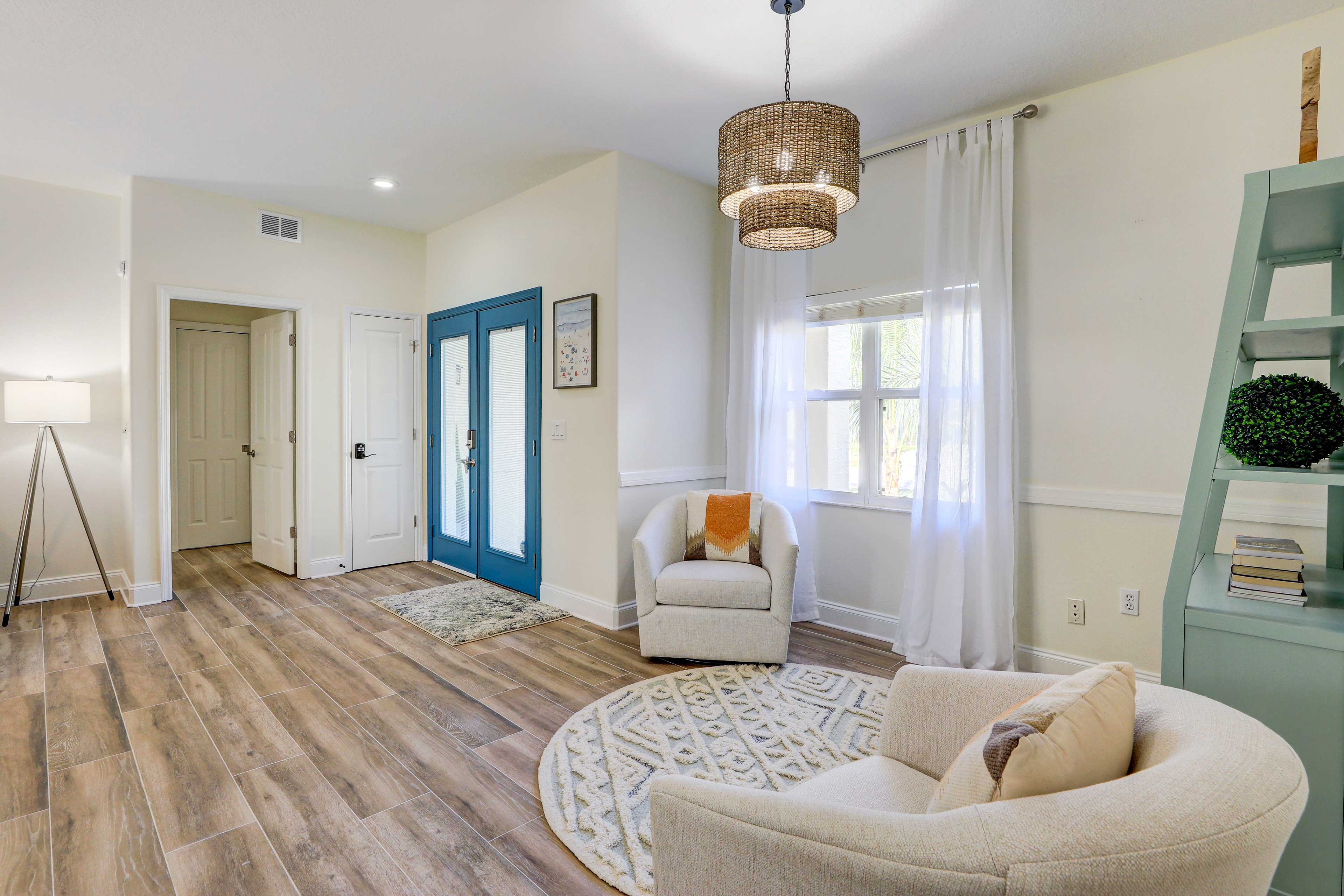 Entryway | Sitting Area | Board Games & Books