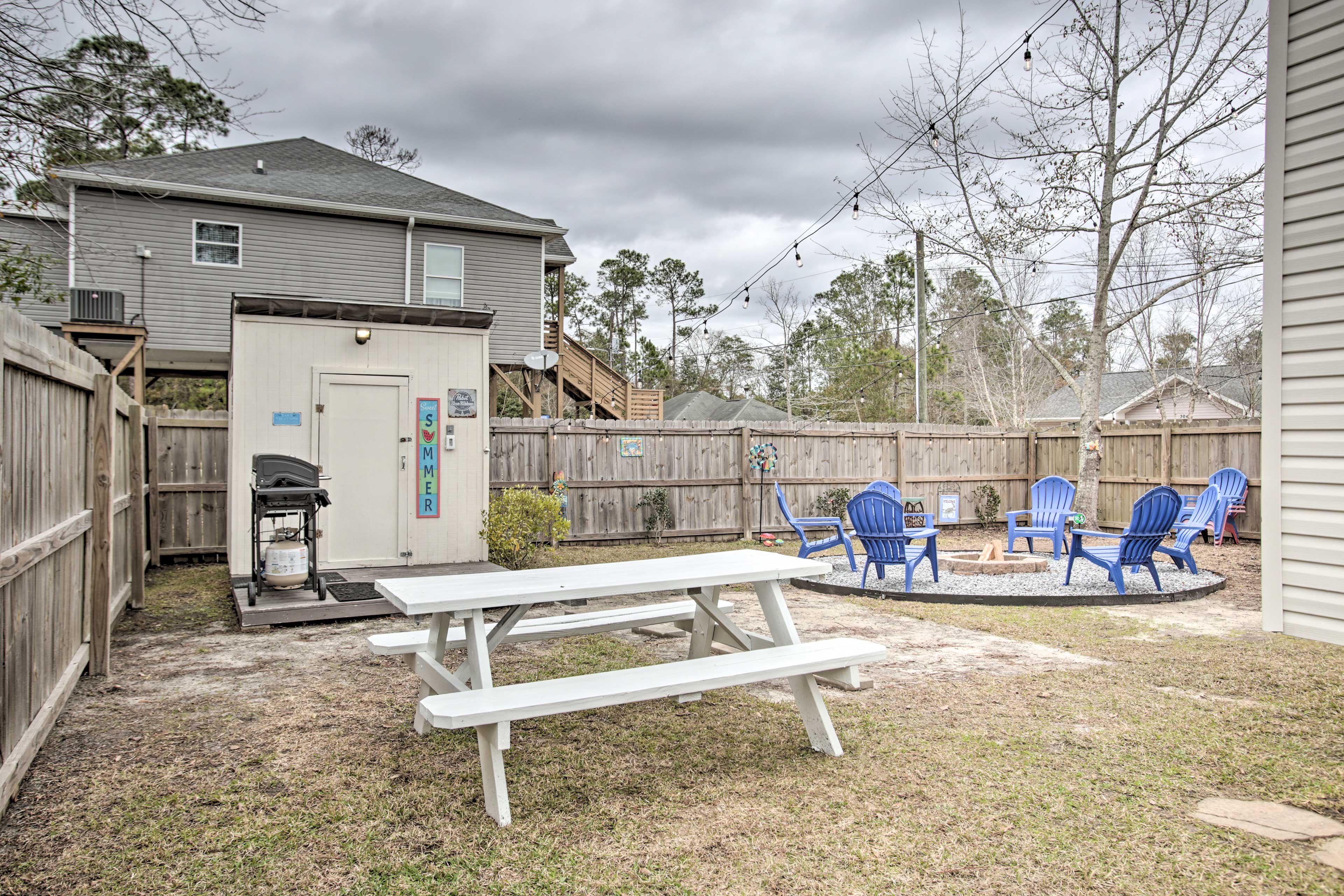 Private Yard | Gas Grill | Outdoor Dining Area