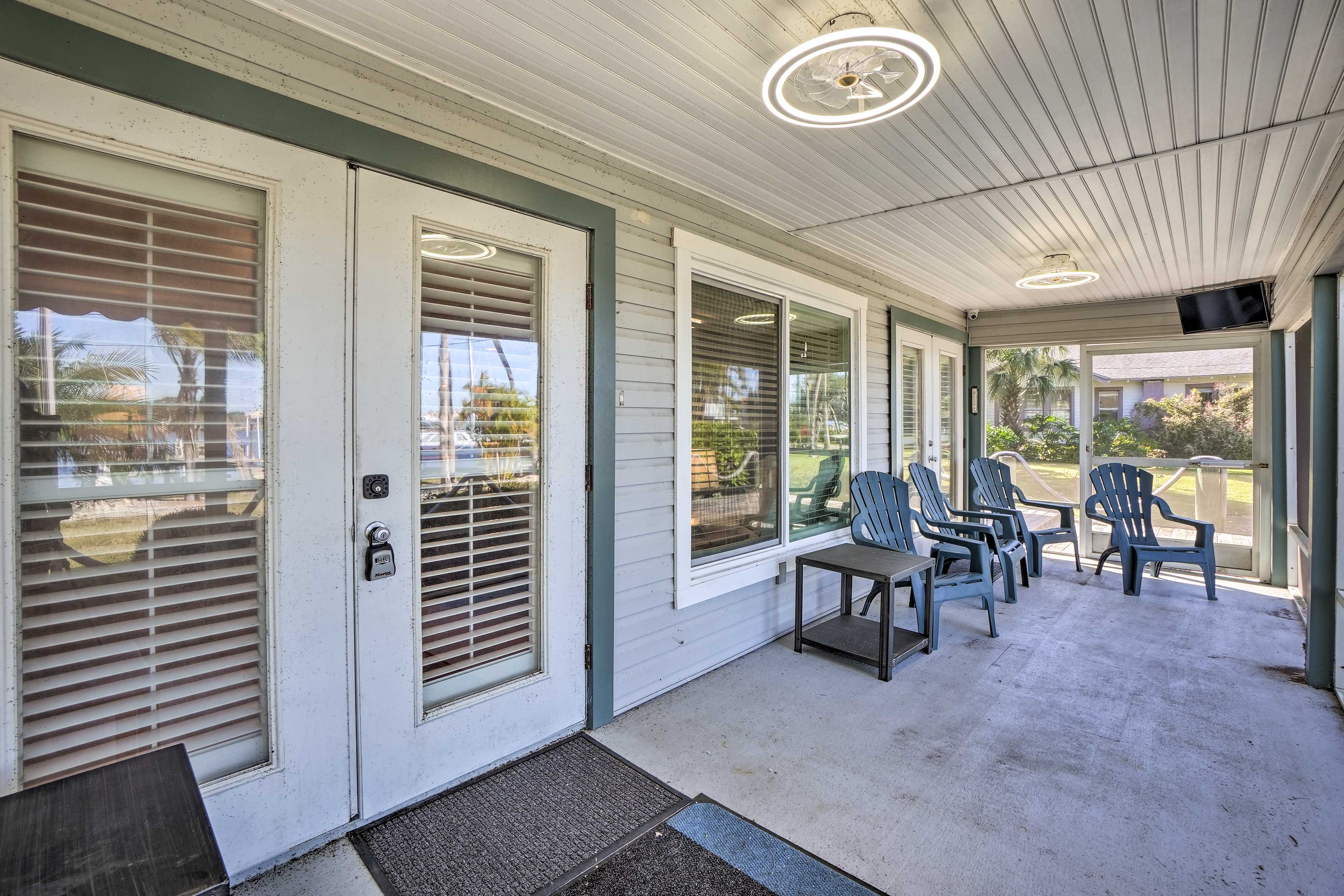 Screened Porch | River View