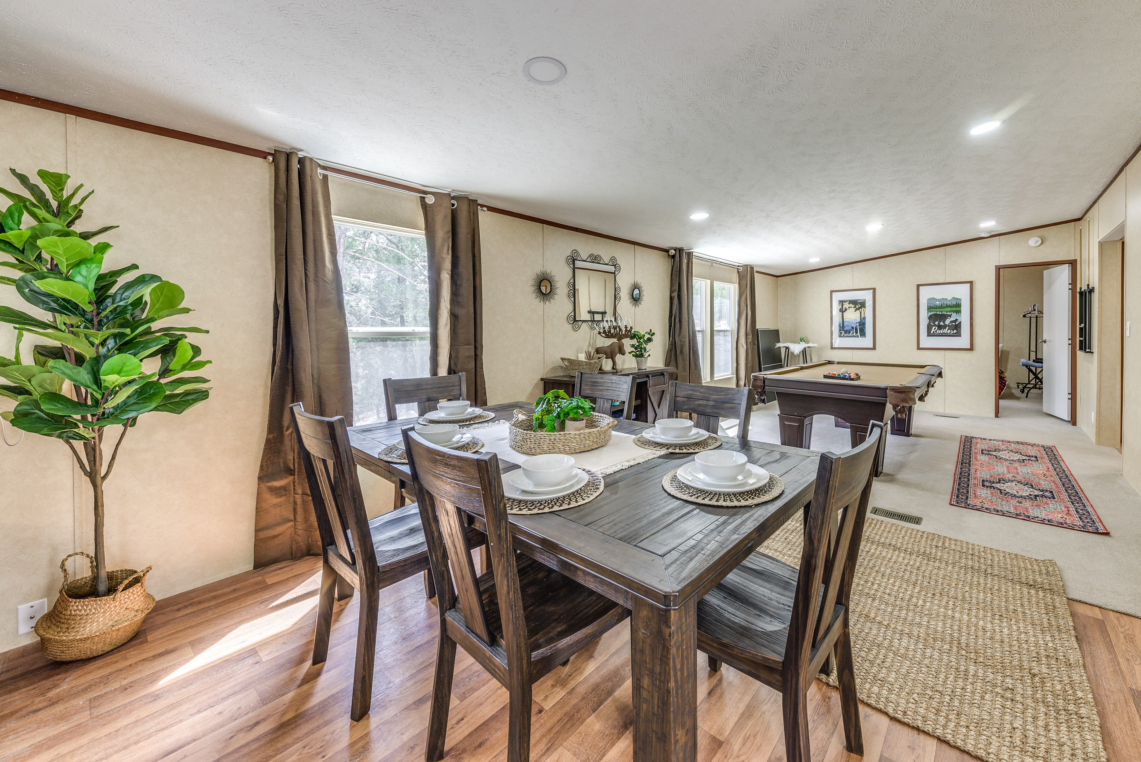 Dining Area | Dishware/Flatware Provided