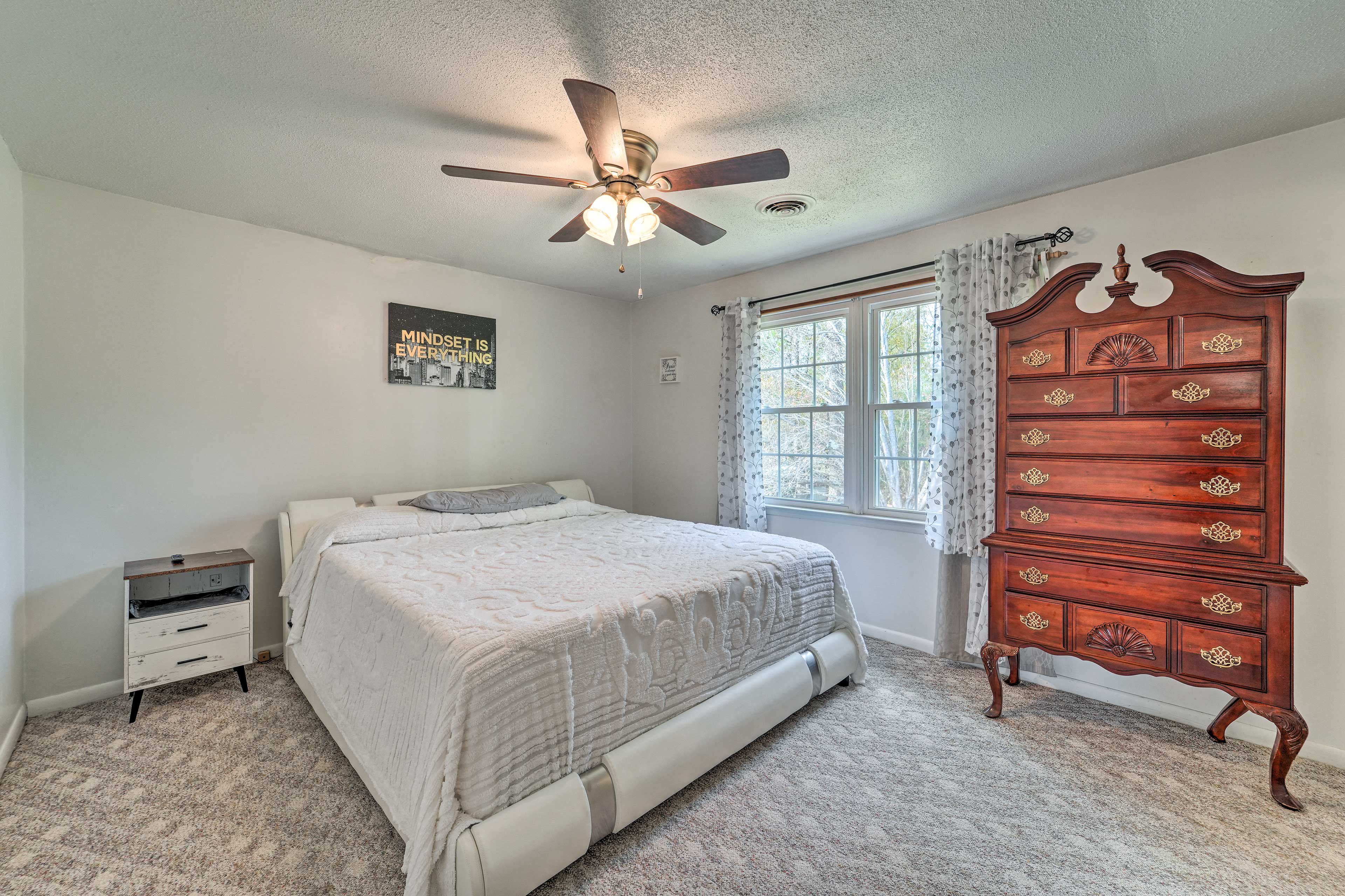 Bedroom 1 | King Bed | Linens Provided | En-Suite Bathroom