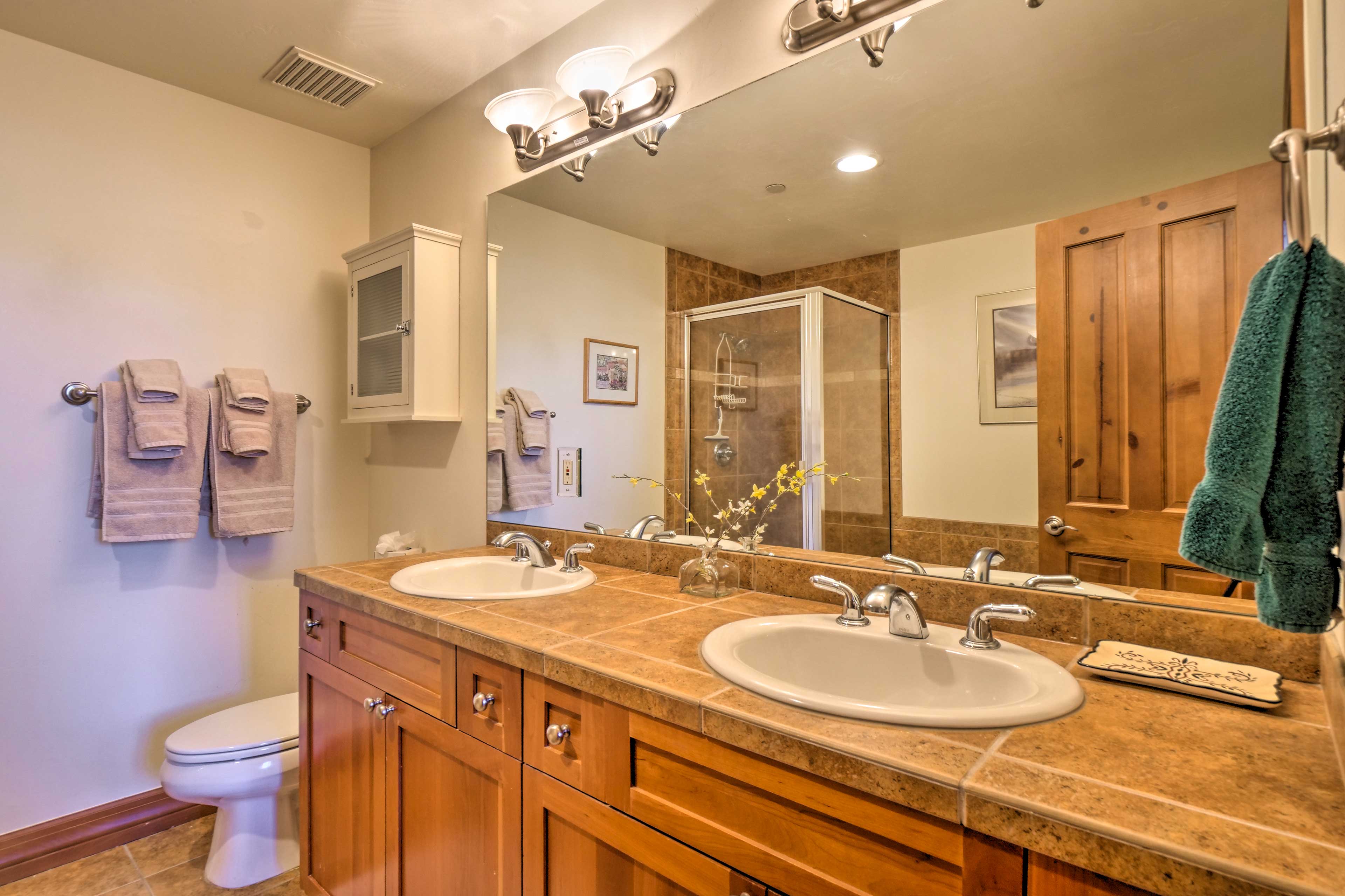 En-Suite Bathroom | Towels Provided