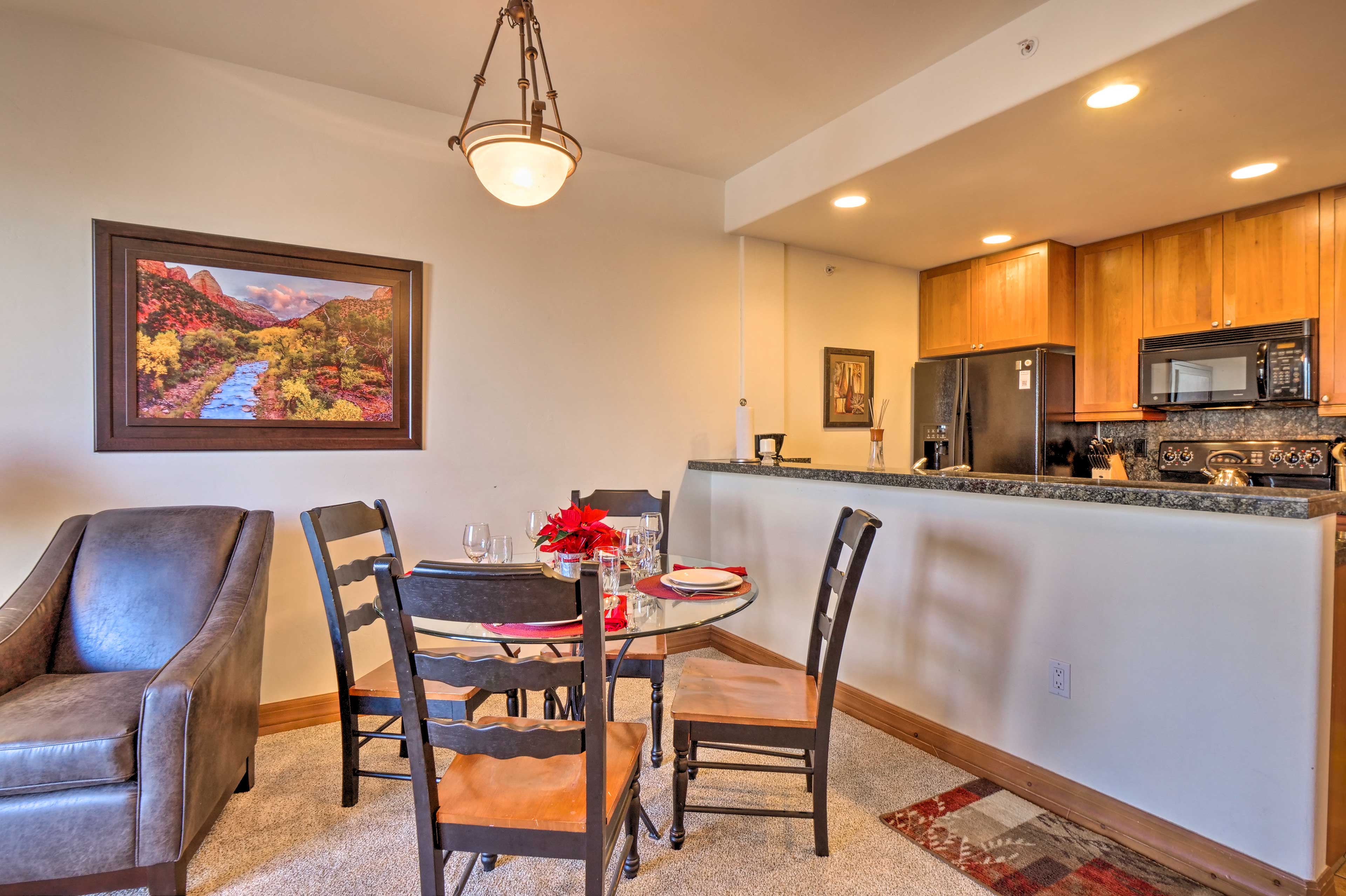 Dining Area | Dishware & Flatware Provided