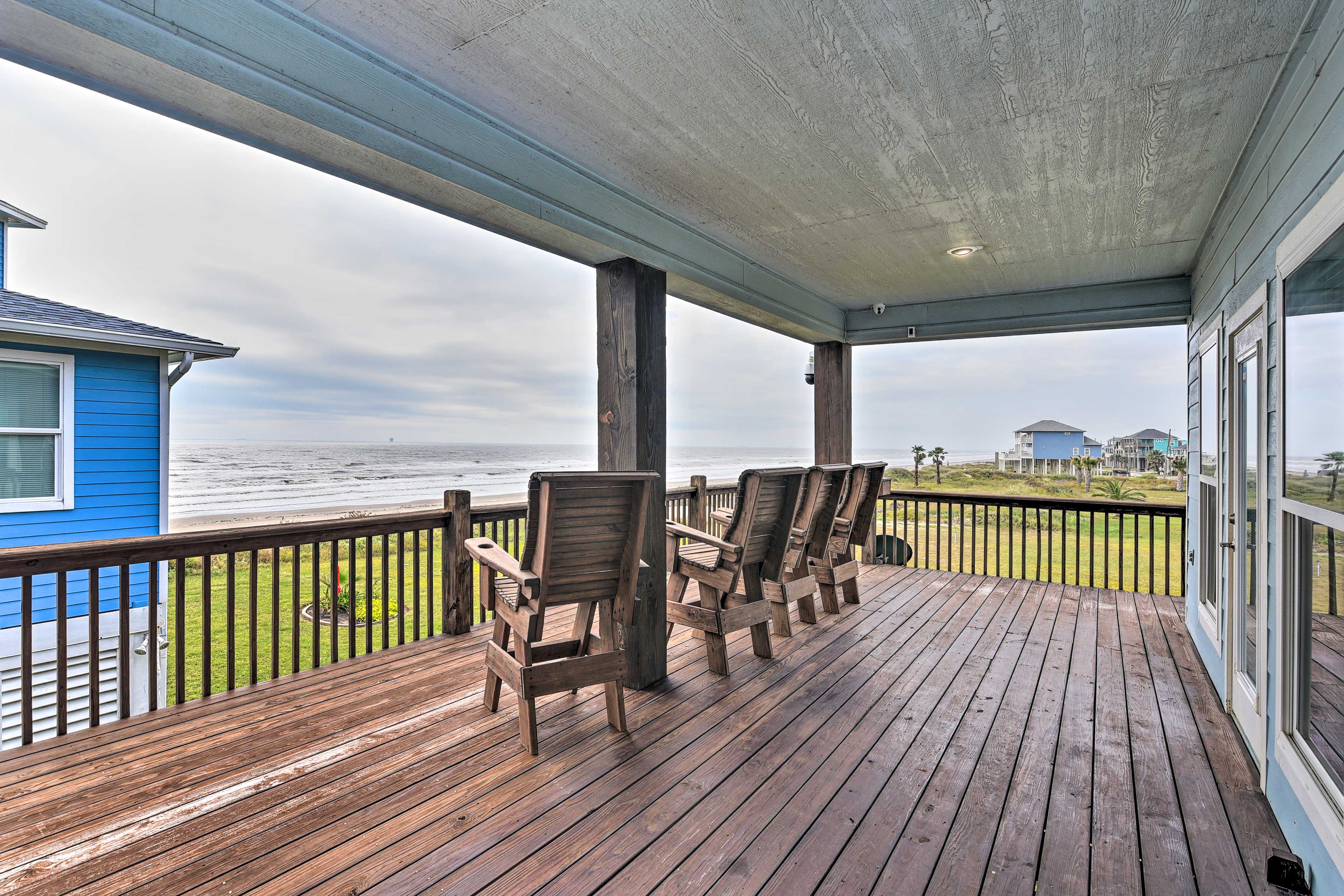 Deck | Central Location | ~11 Mi to Horseshoe Marsh Bird Sanctuary