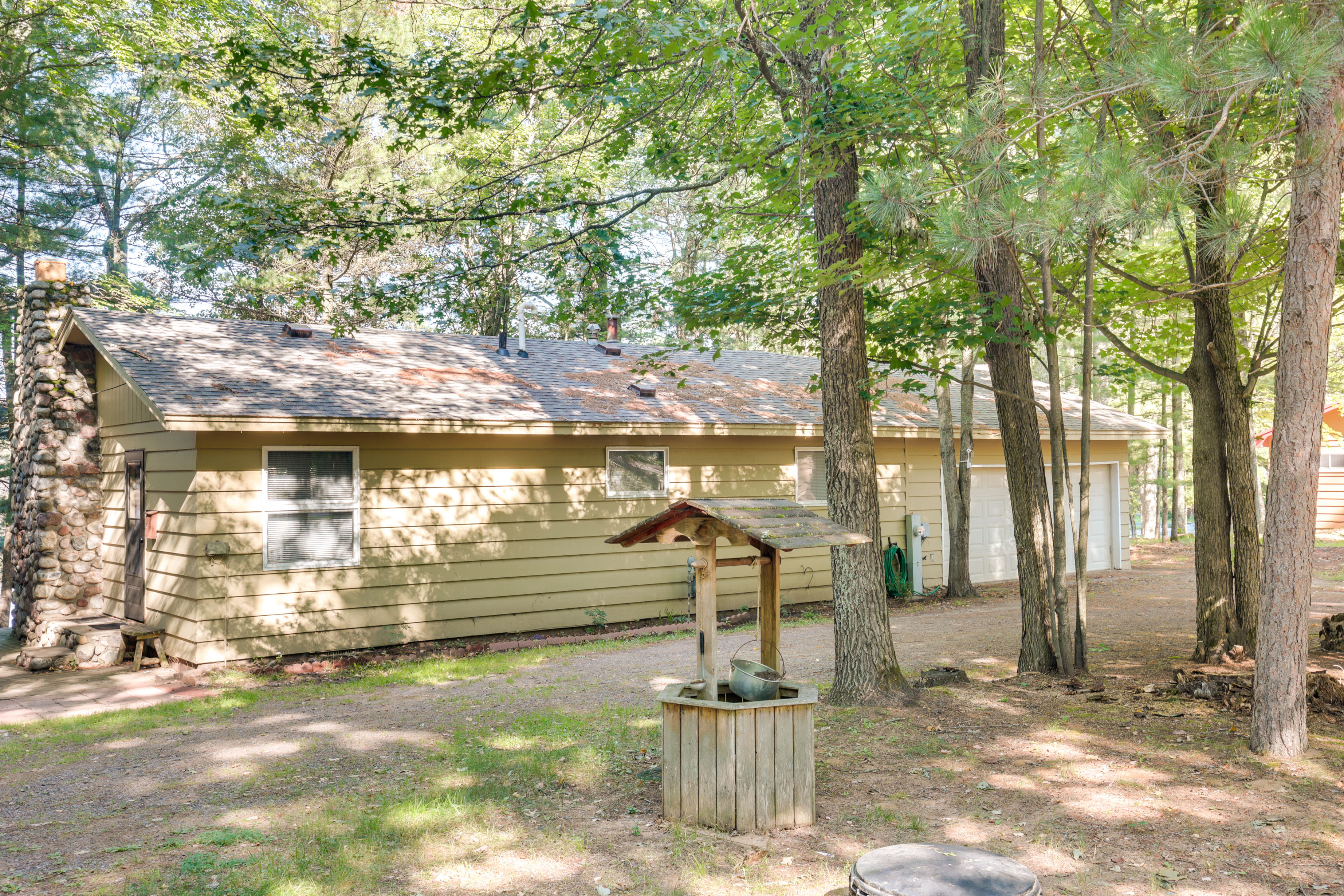 Cottage Exterior | Lakefront Location