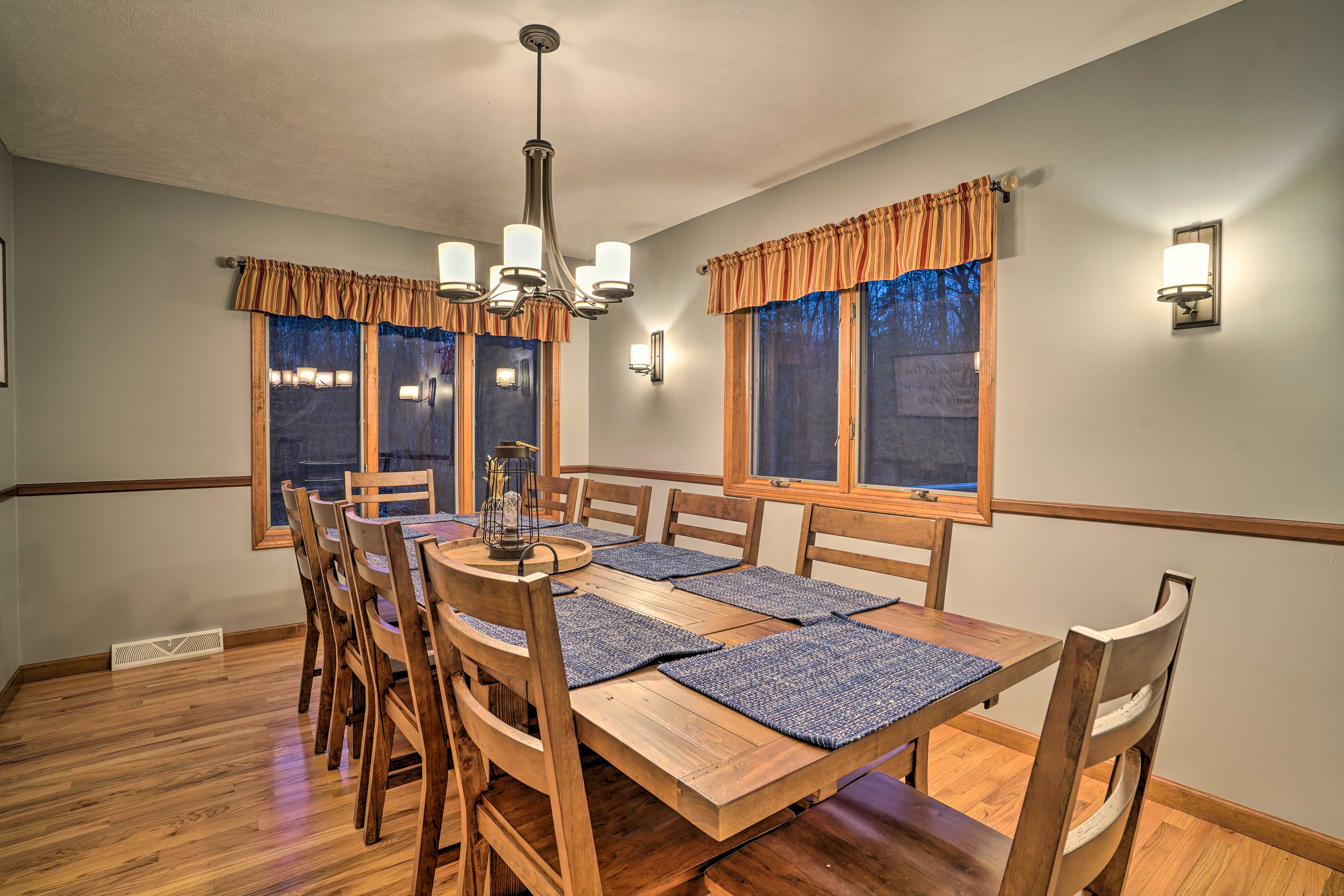 Dining Area | Dishware + Flatware Provided