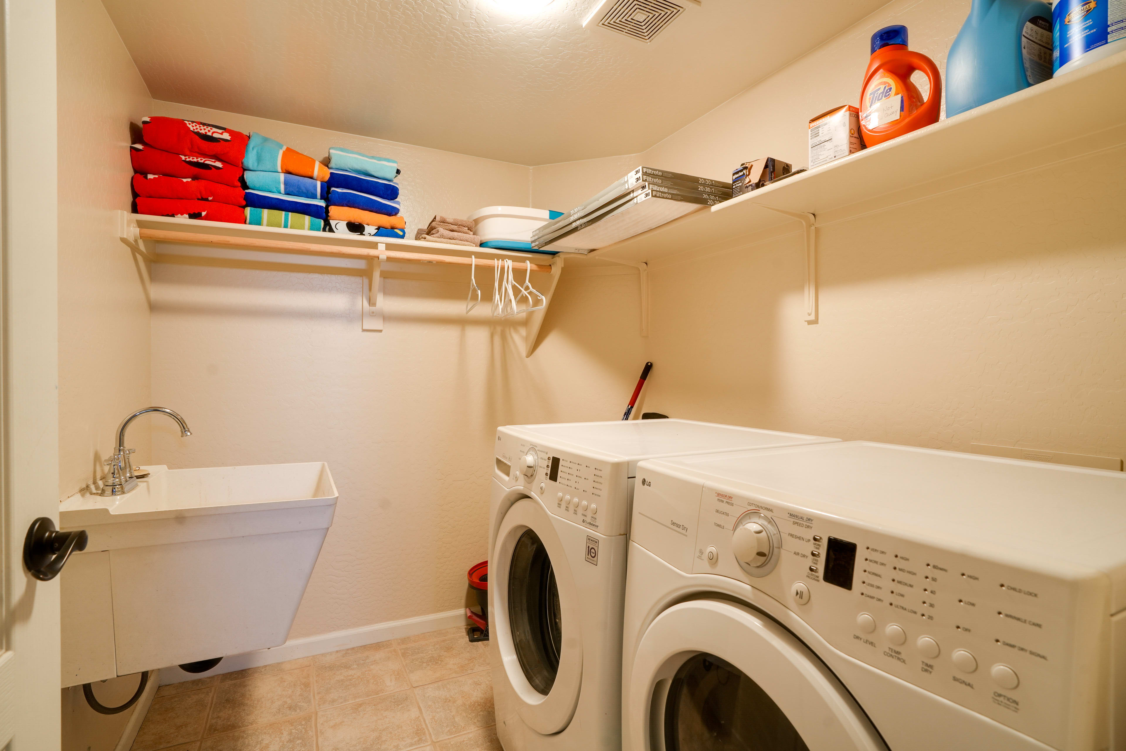 Laundry Room | Washer & Dryer