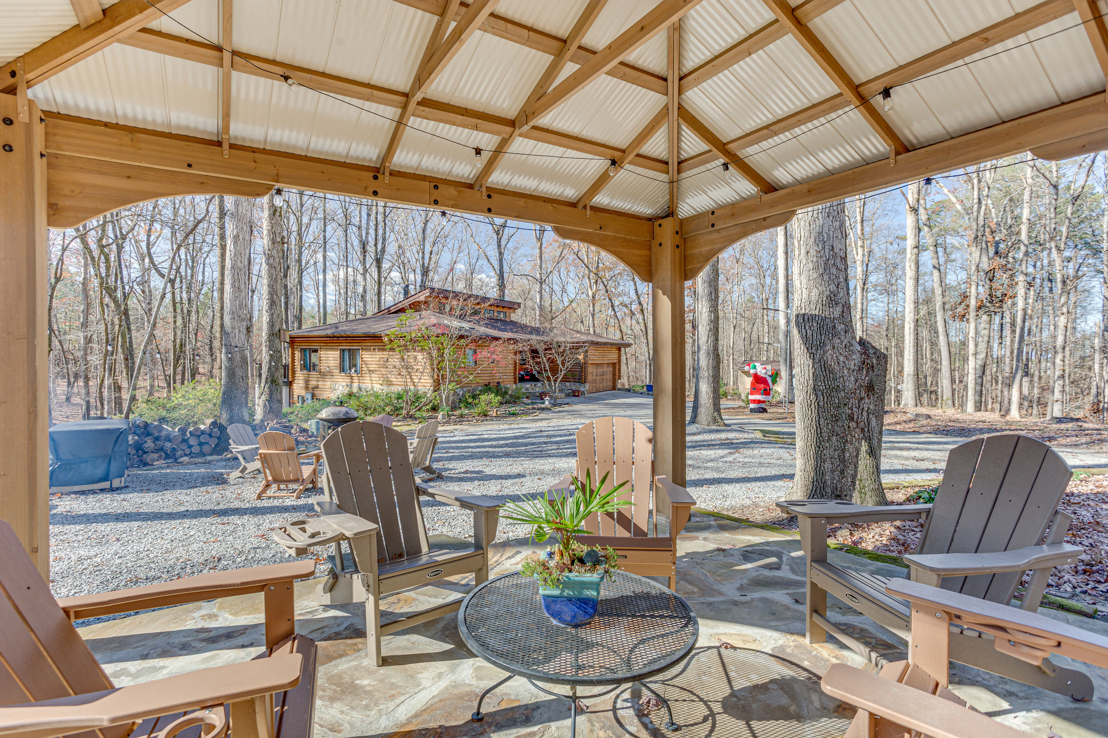 Peaceful Lawrenceville Cabin w/ Hot Tub on 6 Acres