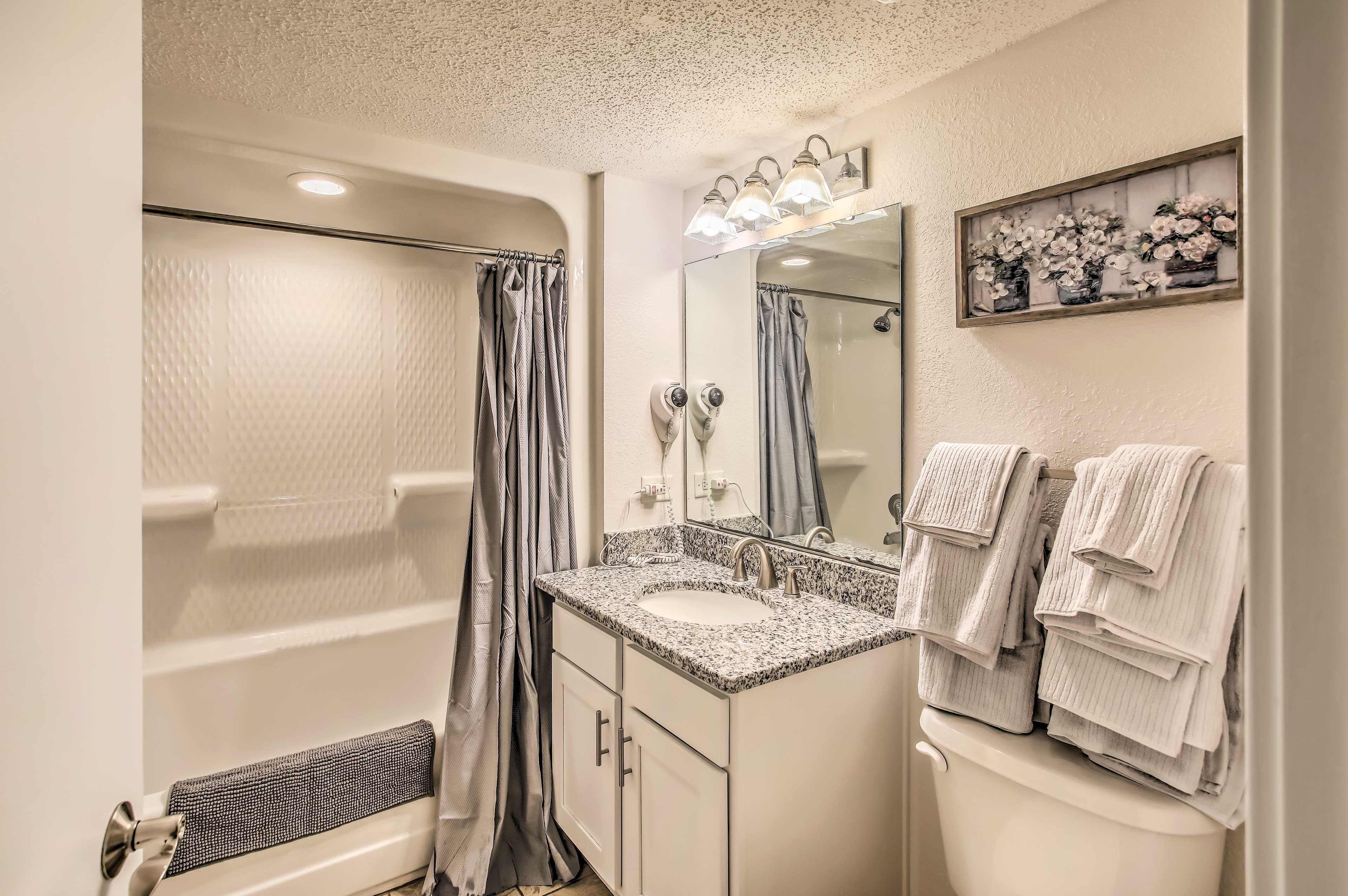 Full Bathroom | Towels Provided | Shower/Tub Combo | Hair Dryer