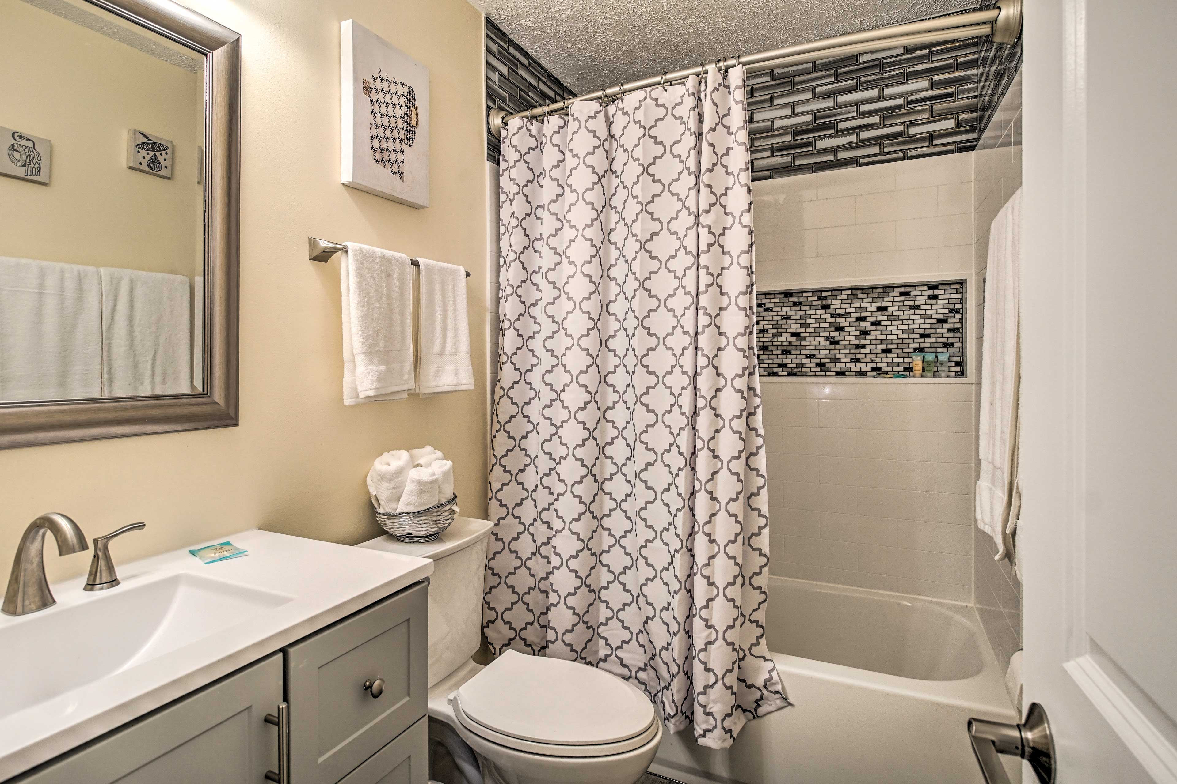 Full Bathroom | Top Level | Complimentary Toiletries