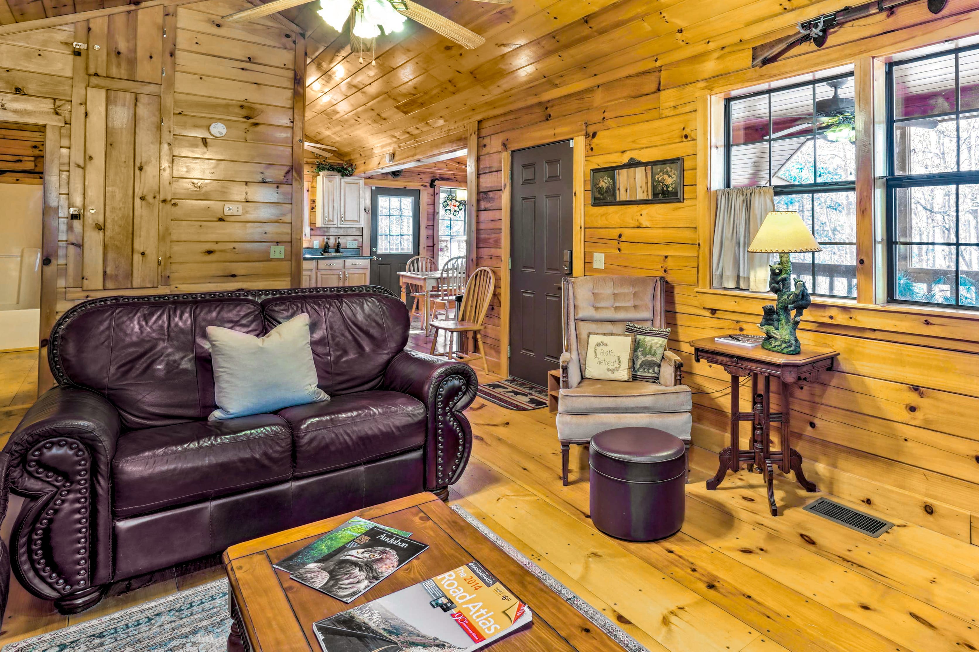 Living Room | Smart TV | Gas Fireplace | Ceiling Fans