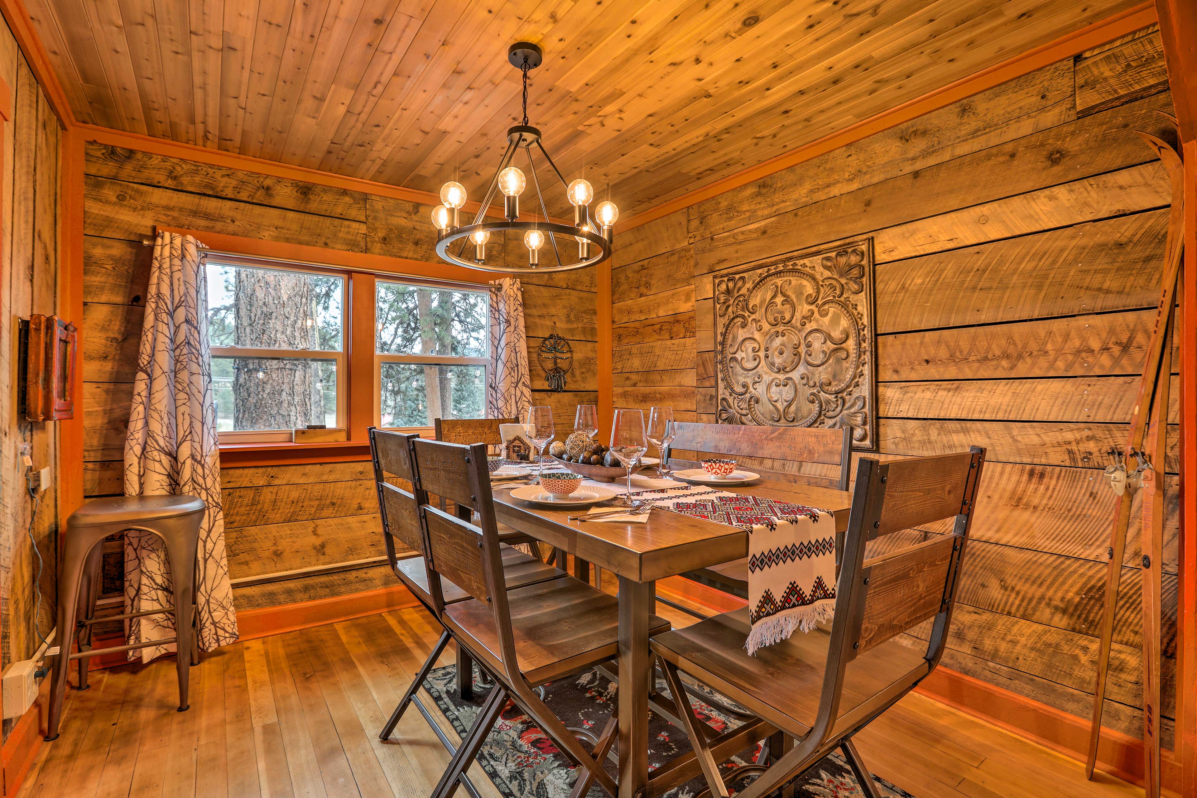 Dining Area | Dishware & Flatware