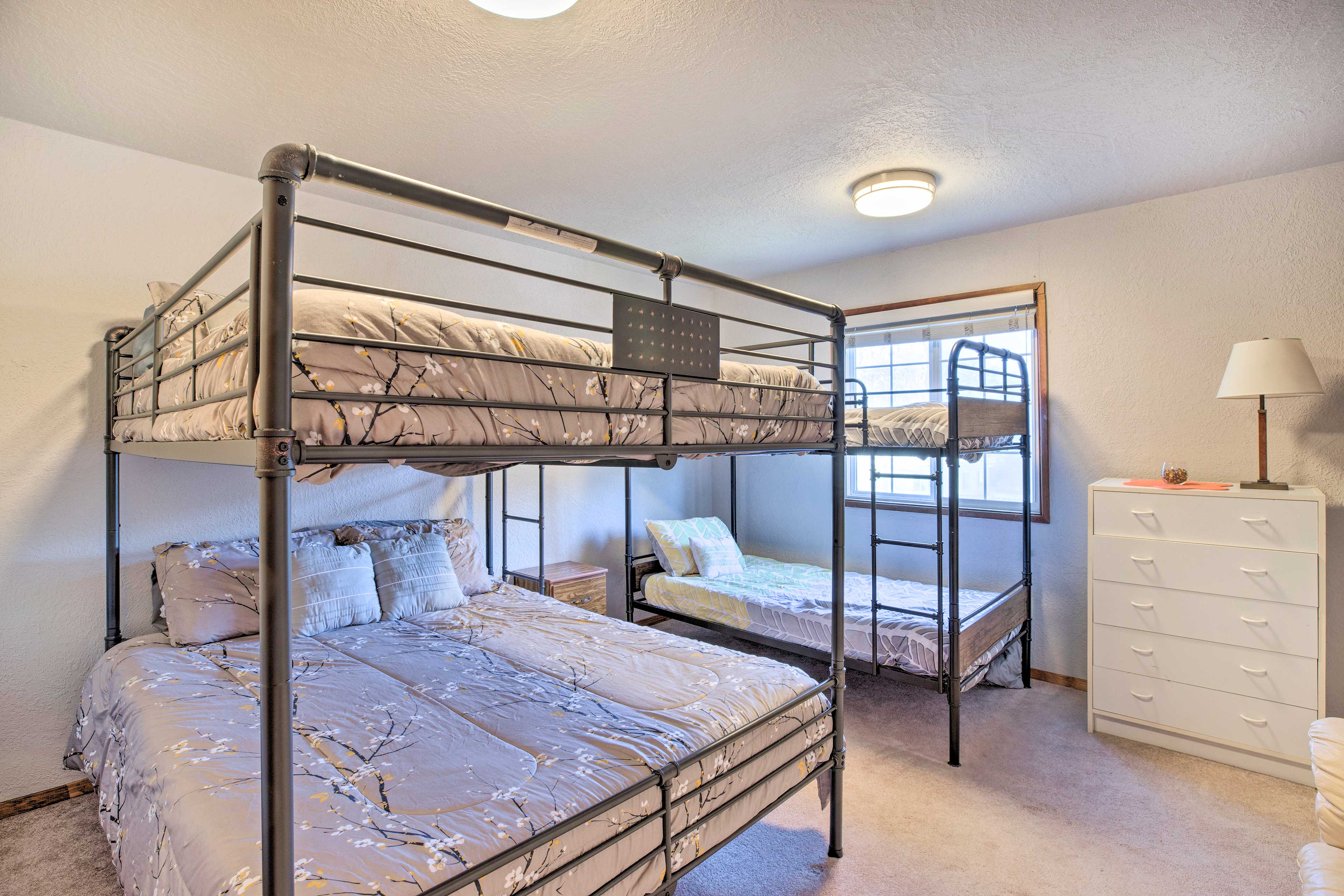 Bedroom 4 | Queen Bunk Bed | Twin Bunk Bed