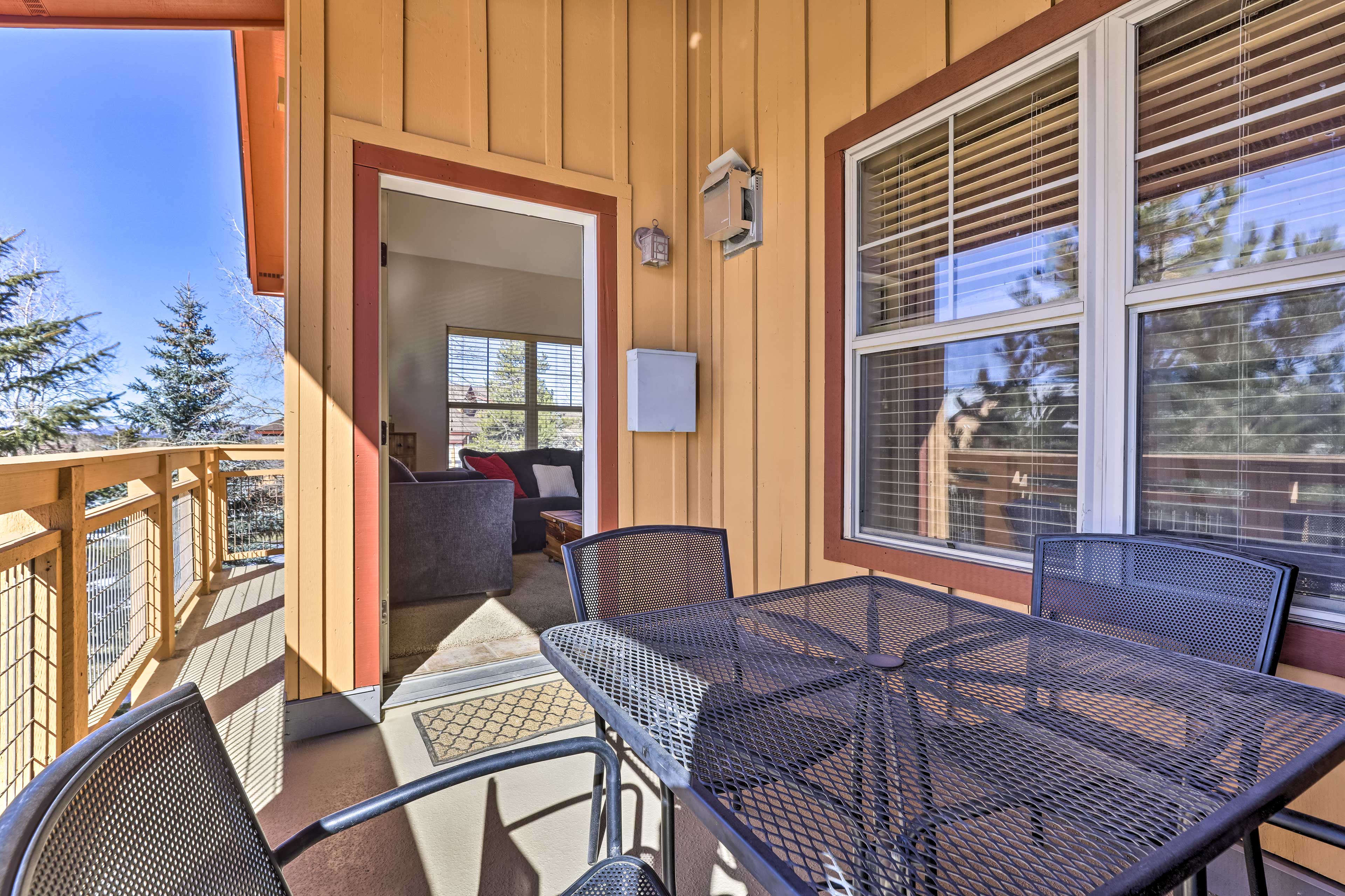 Deck | Outdoor Dining Area