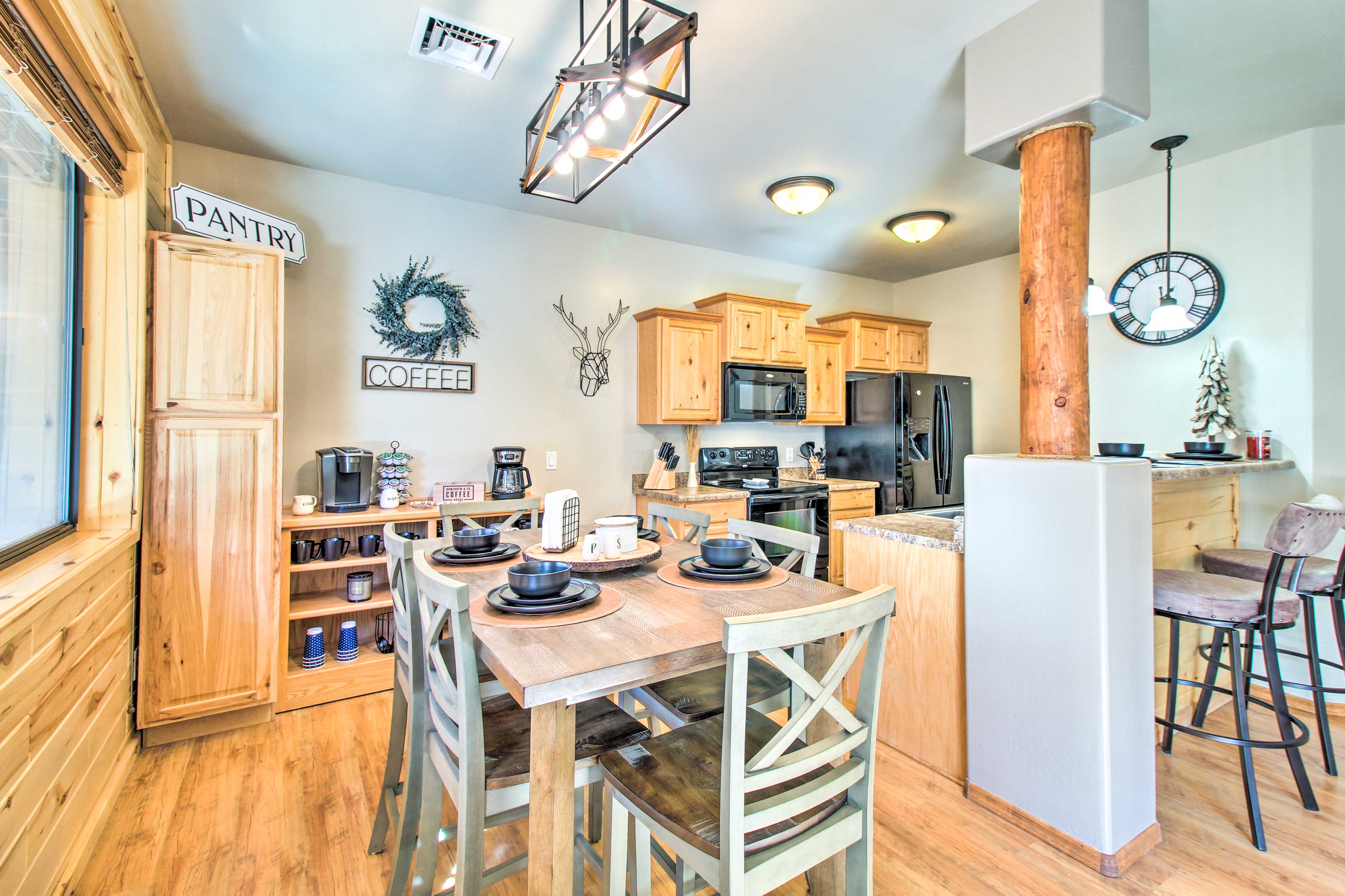 Dining Area | Dishware & Flatware Provided