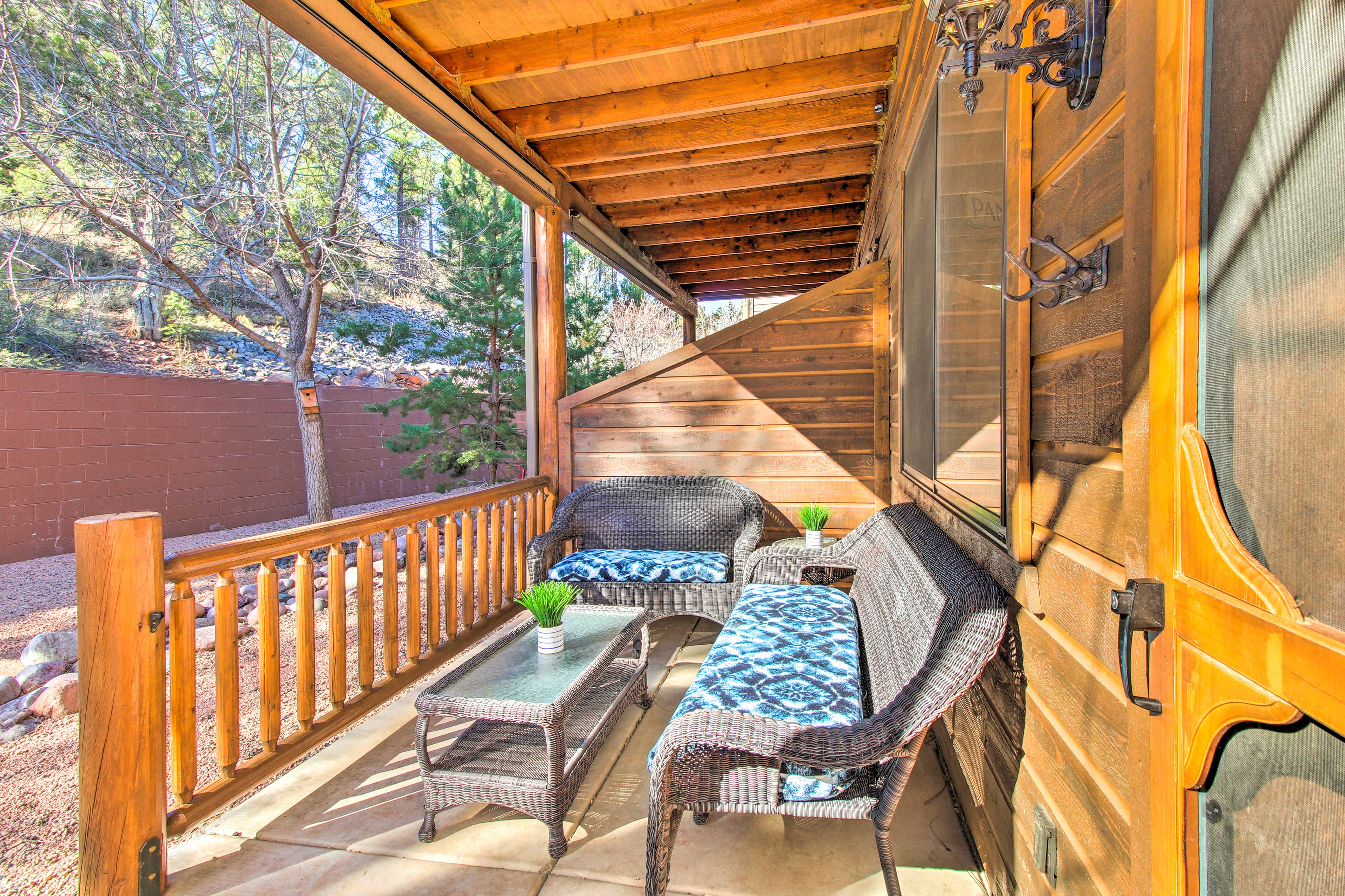 Private Patio | Flat-Top Gas Grill