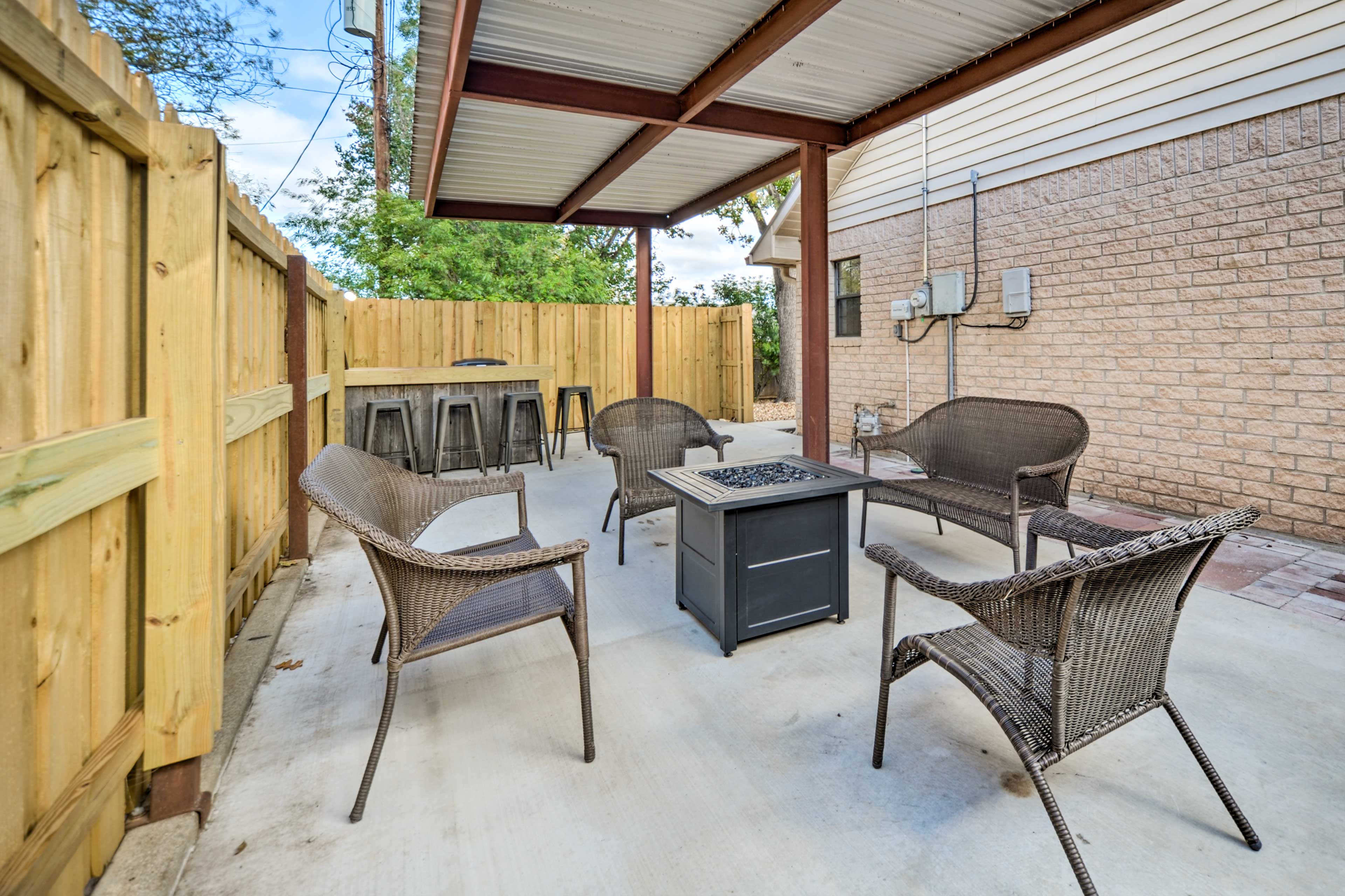 Patio | Fire Pit | Free WiFi