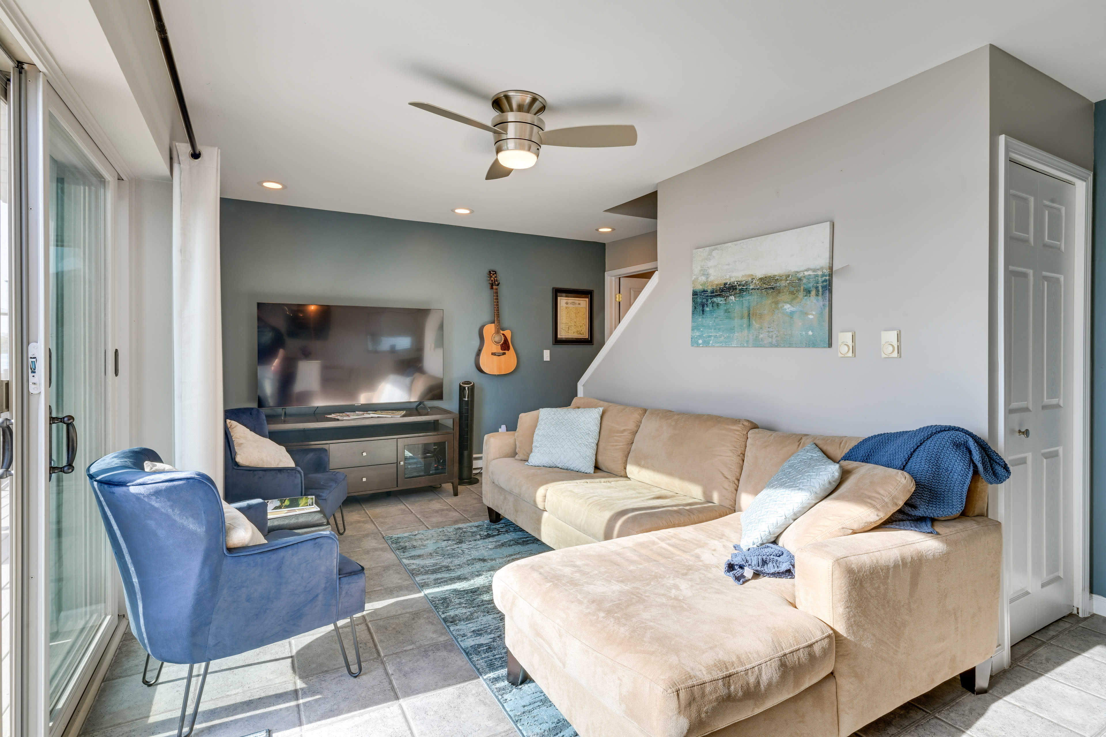 Living Room | Free WiFi | Direct Access to Lobdell Lake’s Stage Island