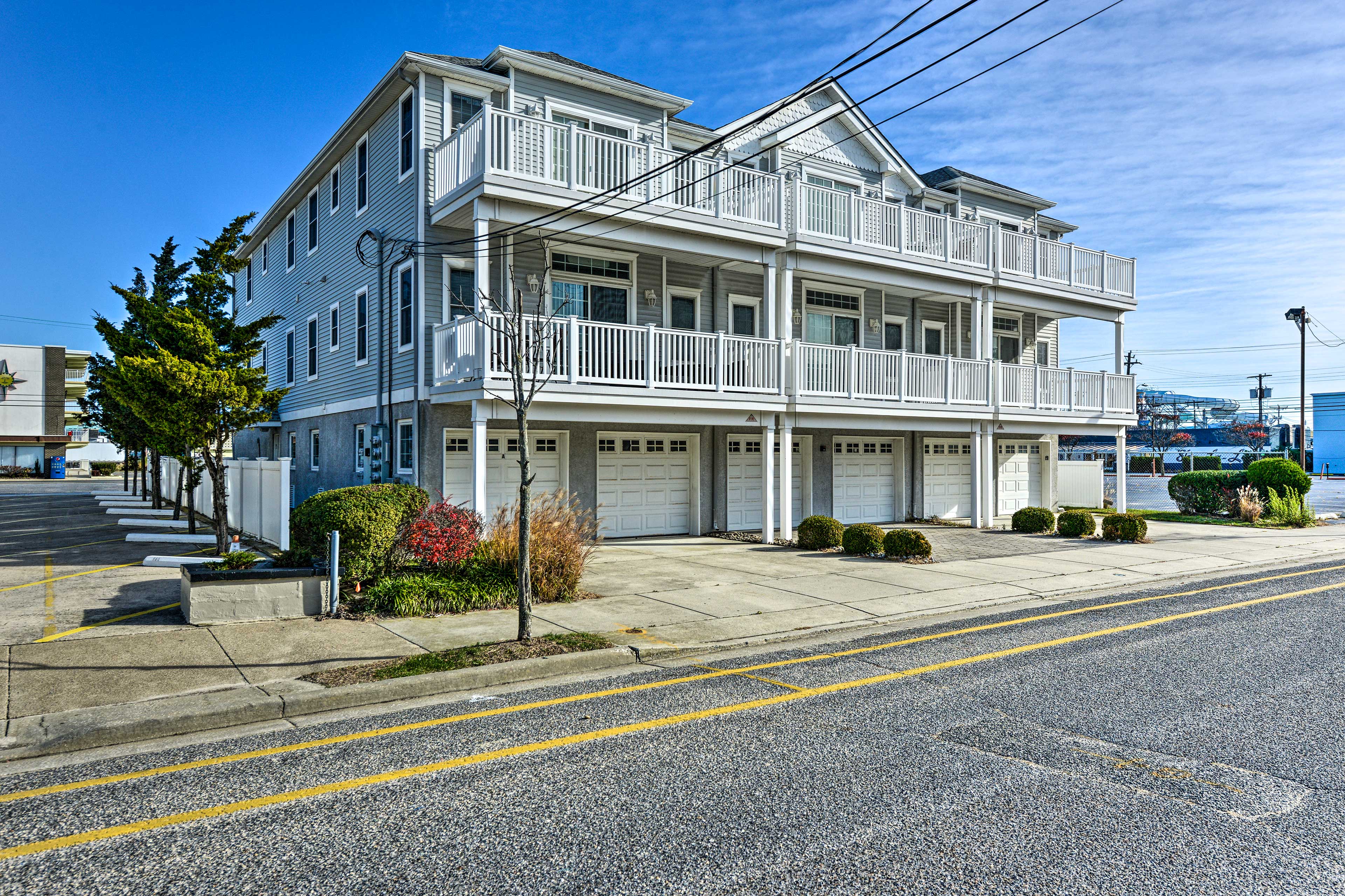 Parking | Garage (2 Vehicles) | Driveway (1 Vehicle)