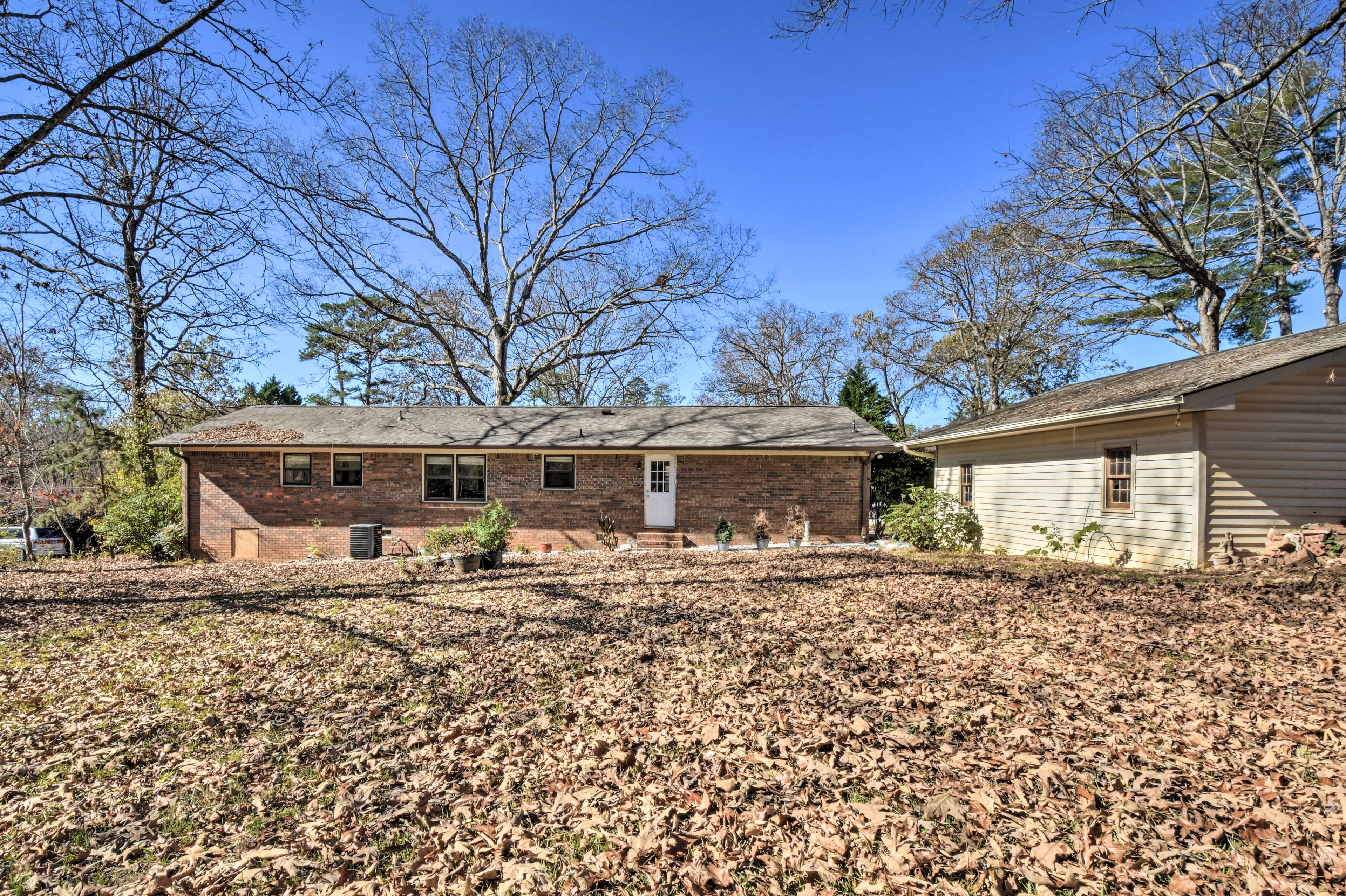 Private Yard | Fire Pit | Gas Grill | Charcoal Grill