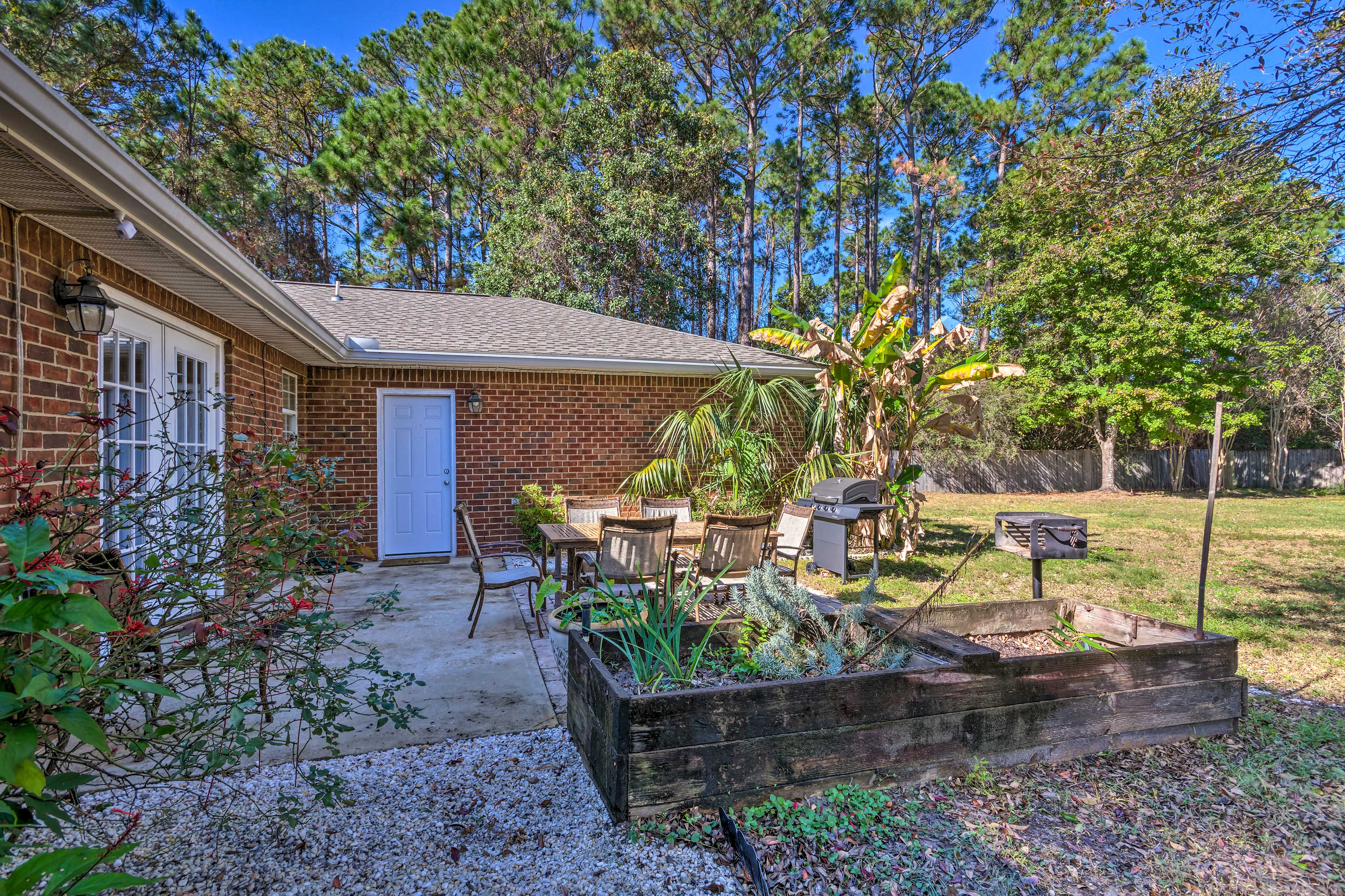 Private Backyard Area | Gas Grill | 3 Mi to Sea Turtle Conservation Center