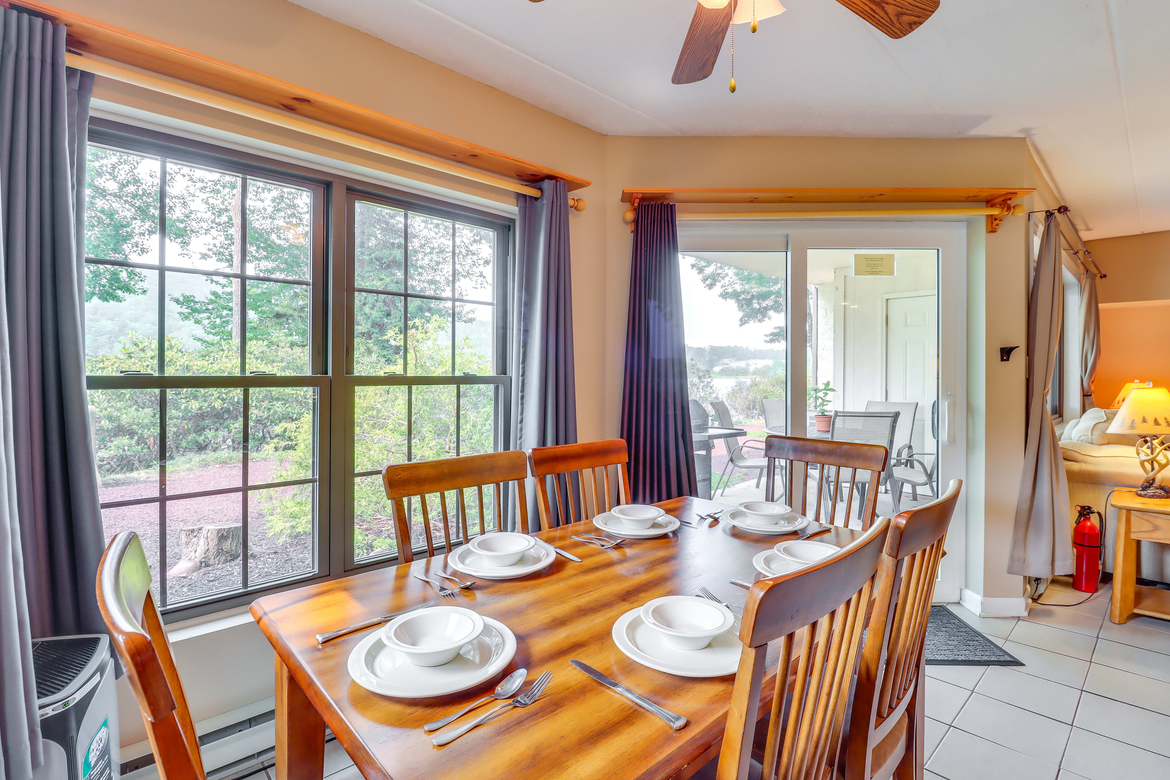 Dining Area | Dishware + Flatware | Lake View