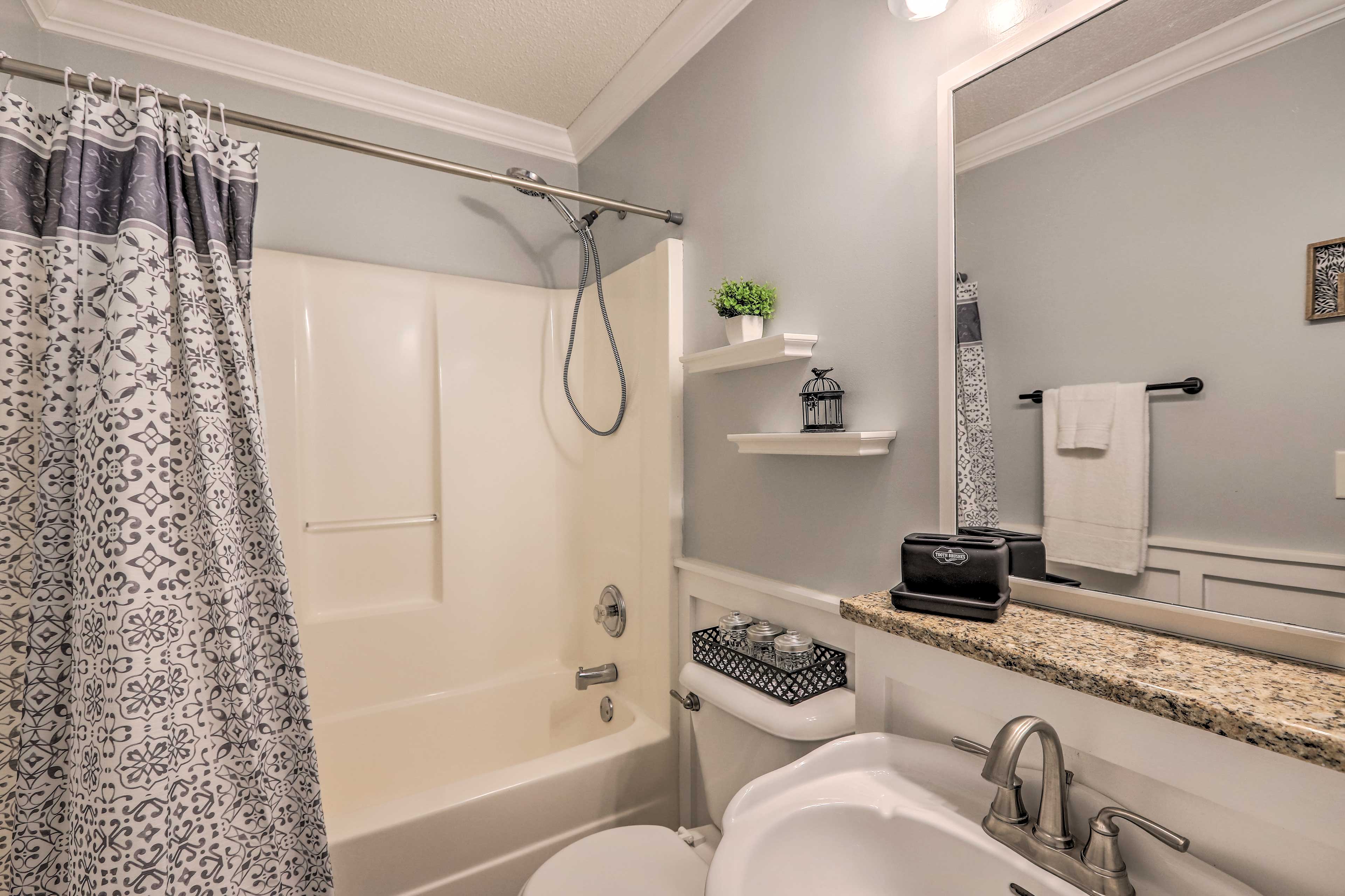 Full Bathroom | Shower/Tub Combo | Hair Dryer | Towels Provided