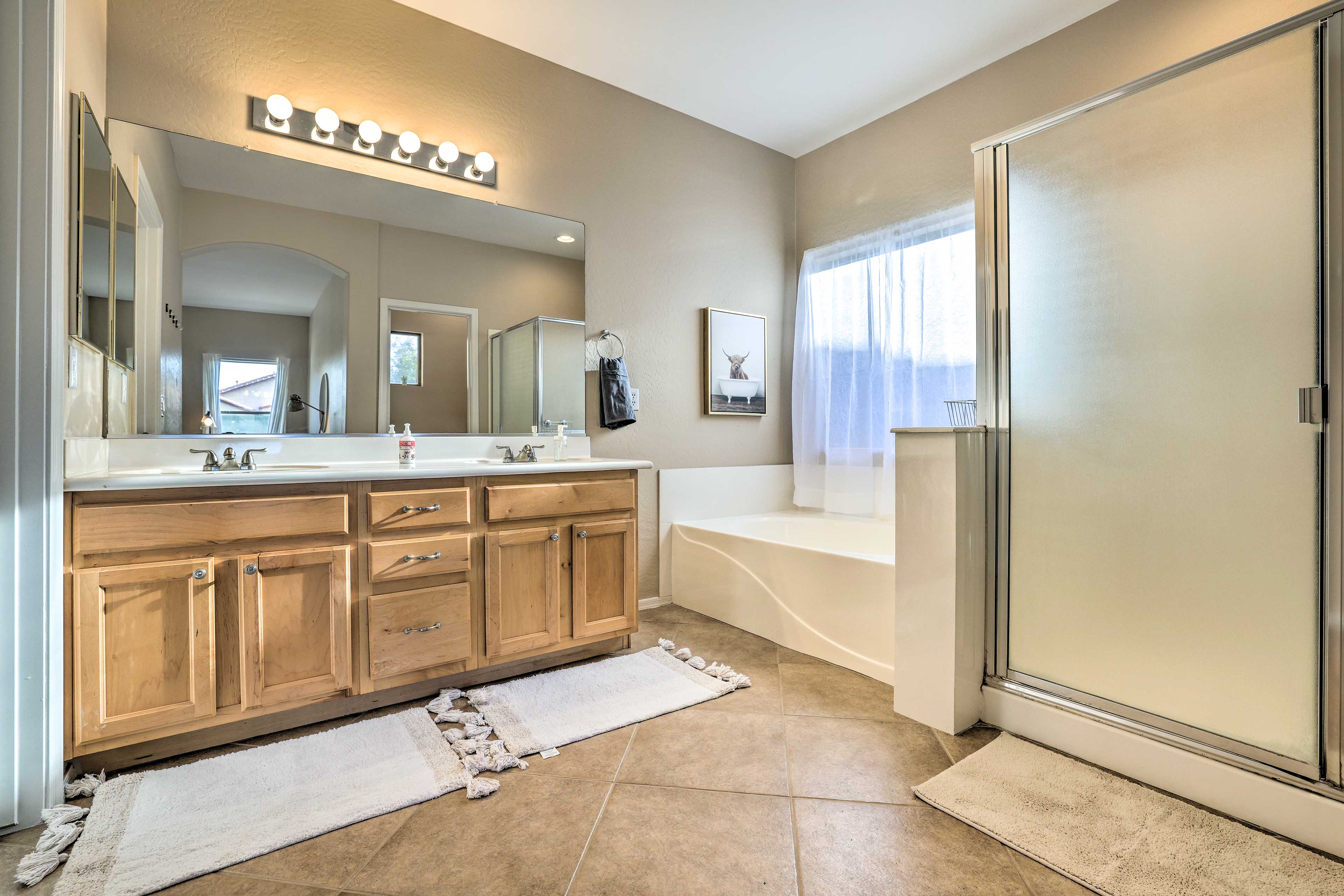 En-Suite Bathroom | Linens & Towels | Hair Dryer | Complimentary Toiletries