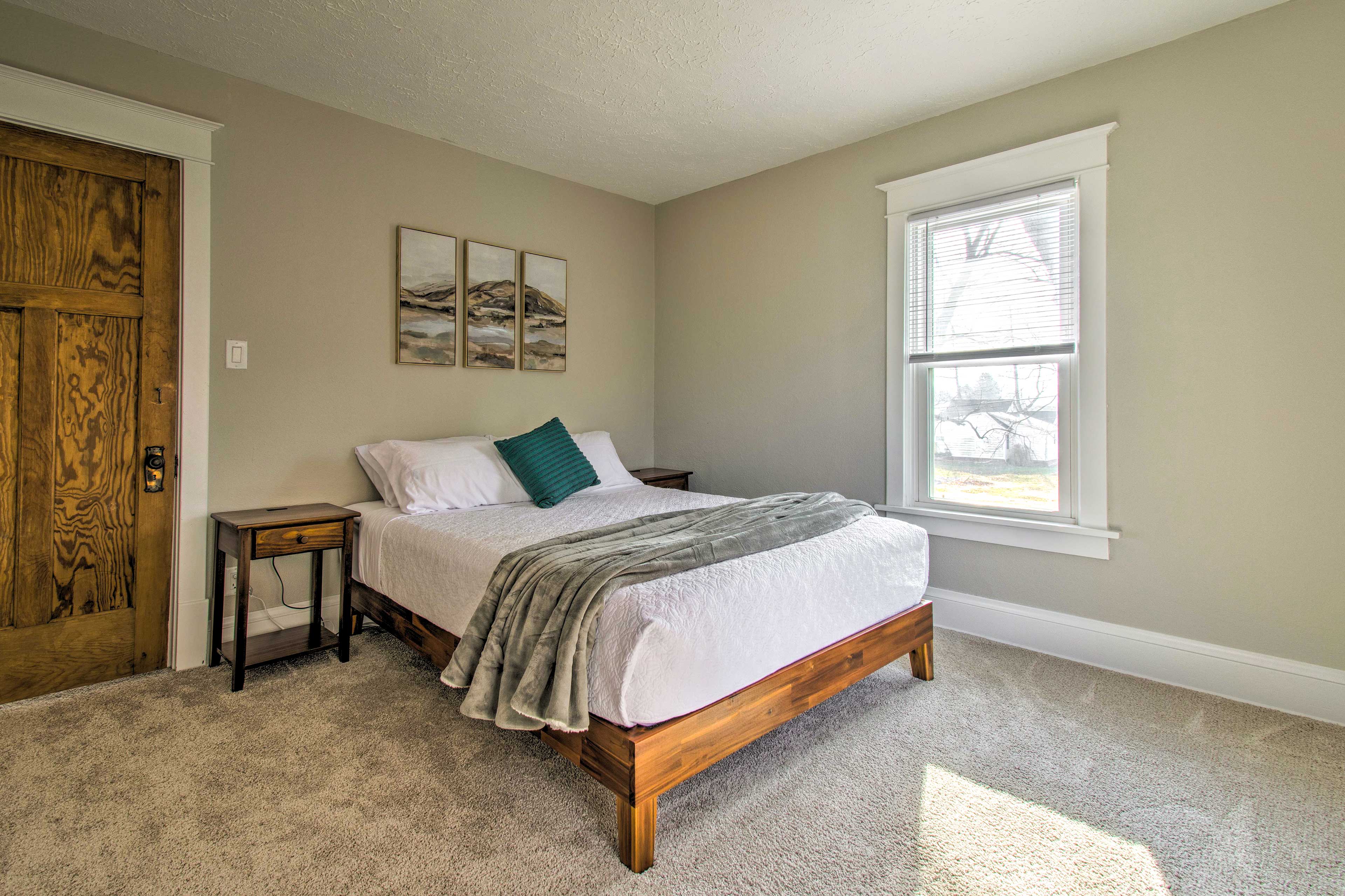 Bedroom 3 | 2nd Floor | Queen Bed | Walk-In Closet