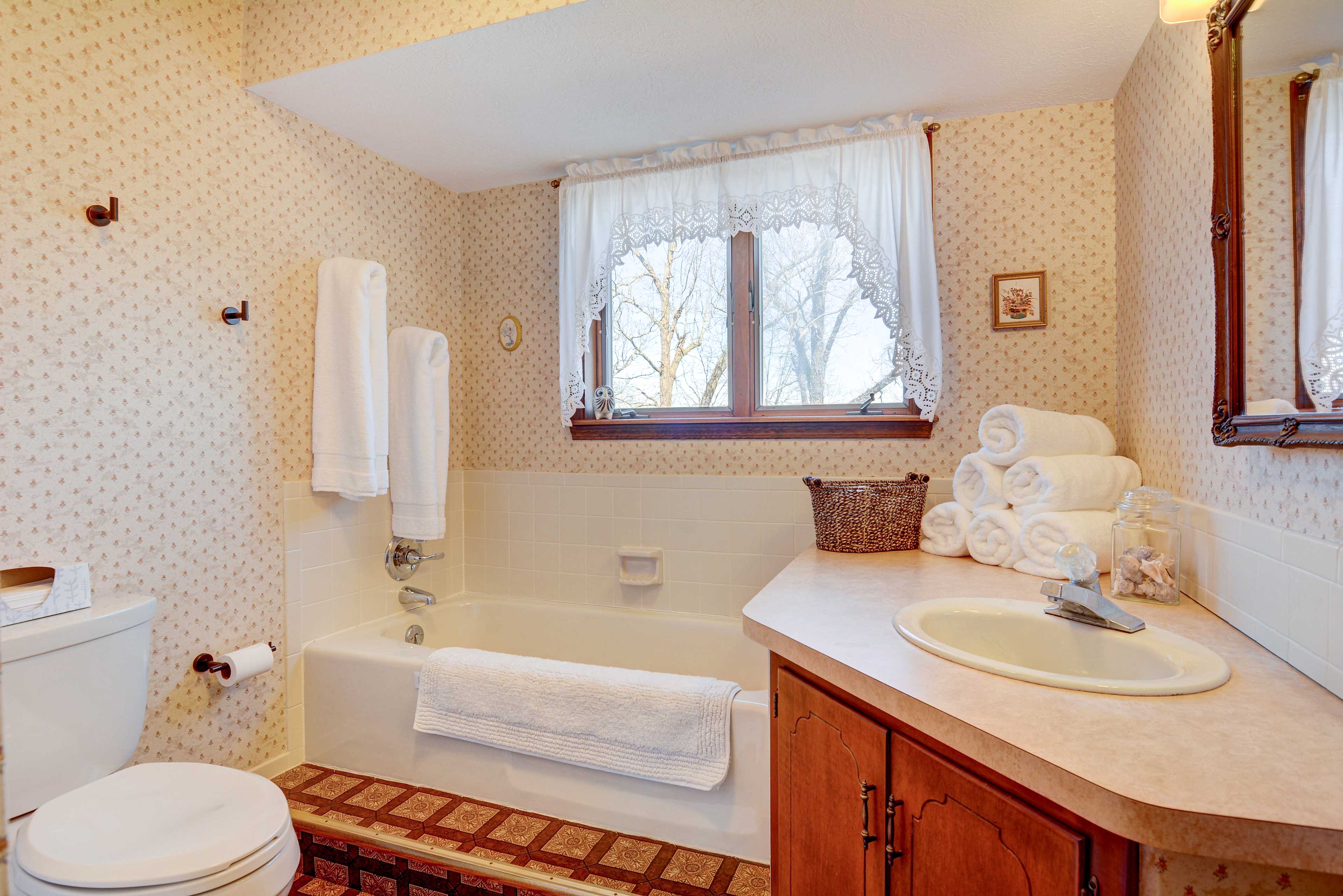 Full Bathroom | Upper Level | Hair Dryer