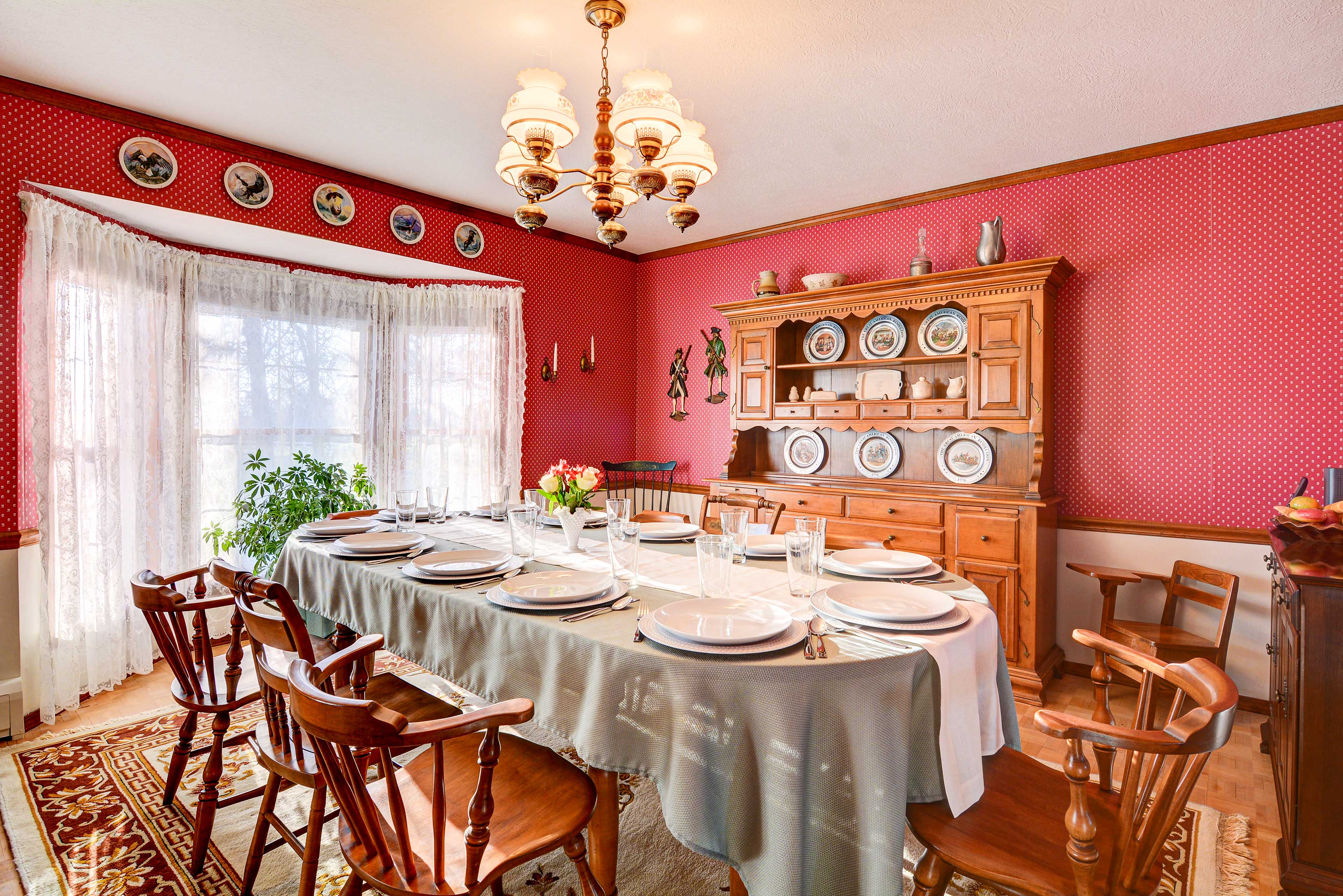 Dining Room | Dishware Provided | High Chair