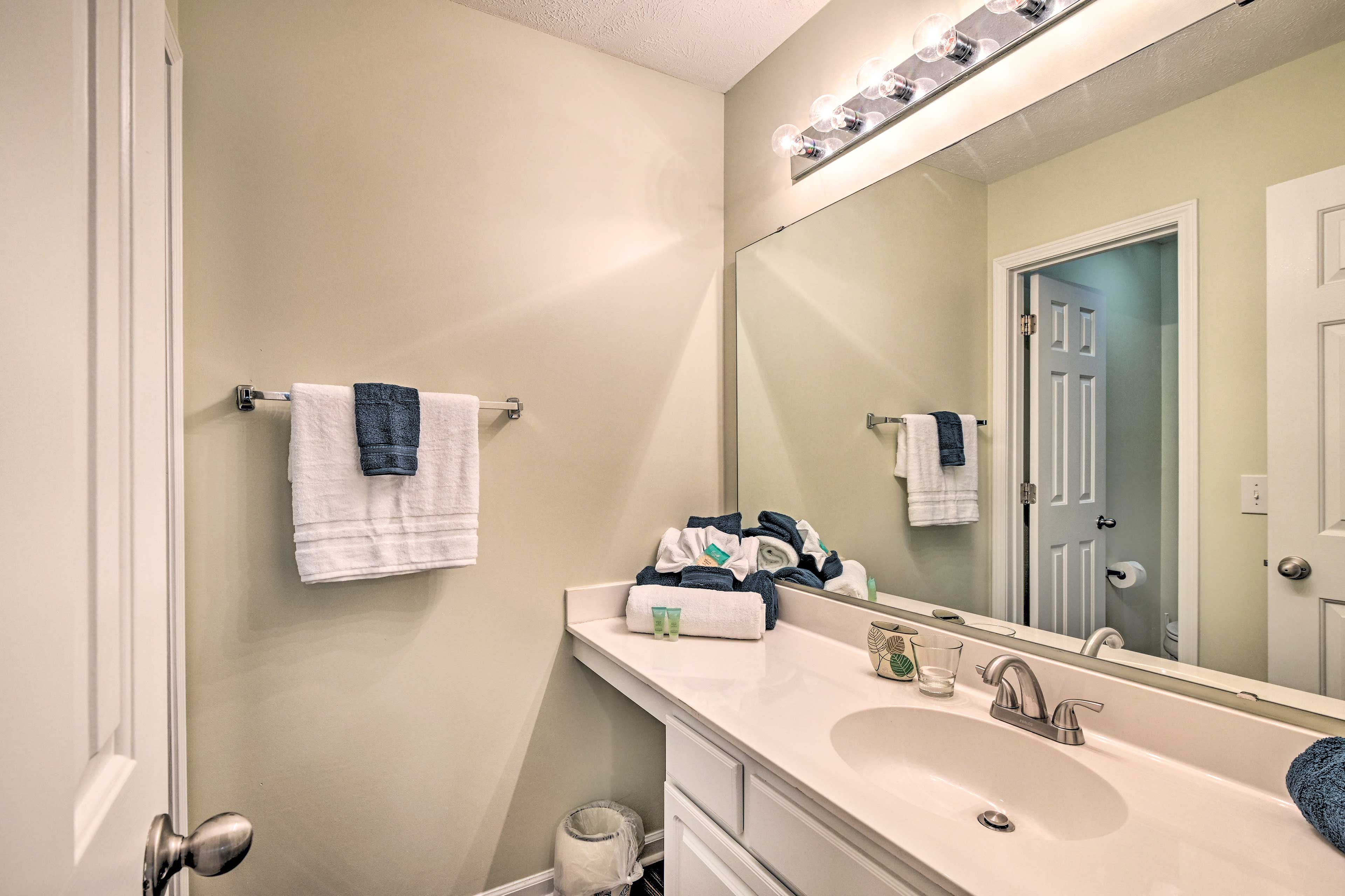 En-Suite Bathroom | Towels Provided