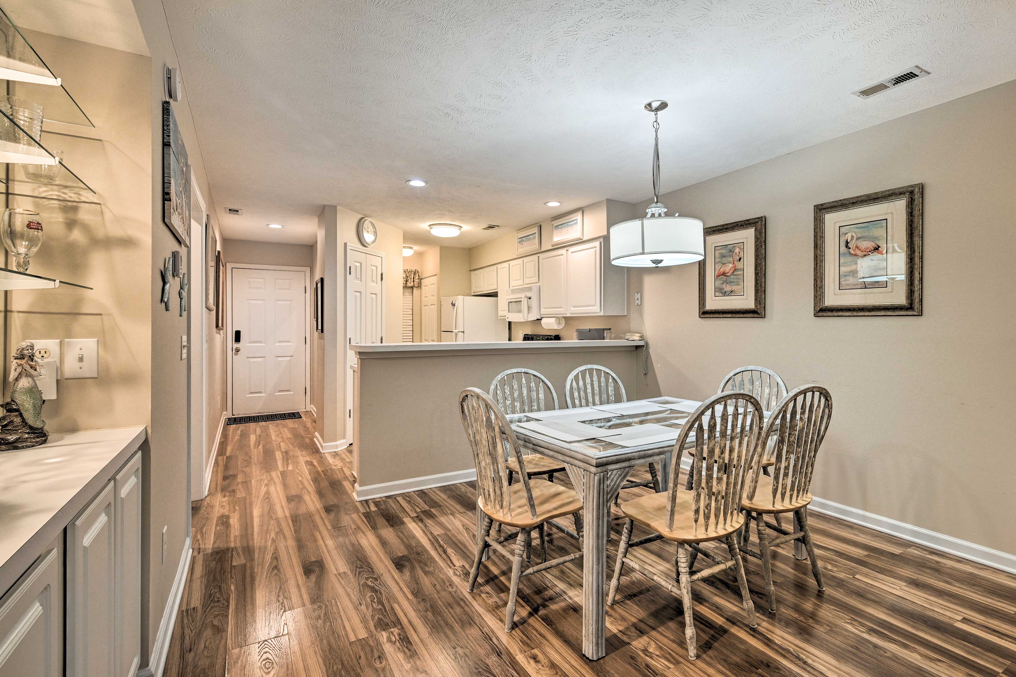 Dining Room | Dishware/Flatware Provided