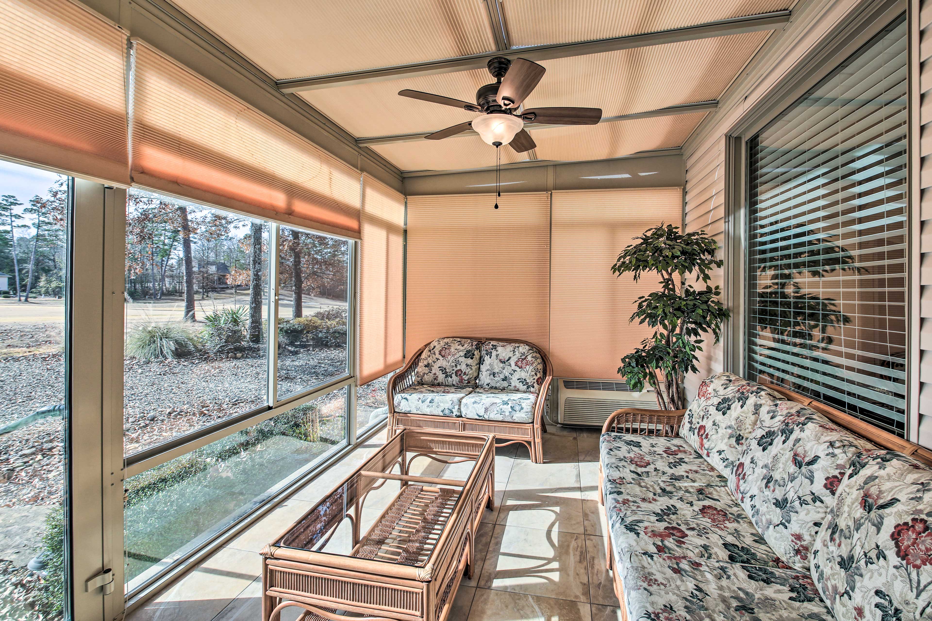 Sunroom | 2,500 Sq Ft | Singe-Story Unit | Free WiFi