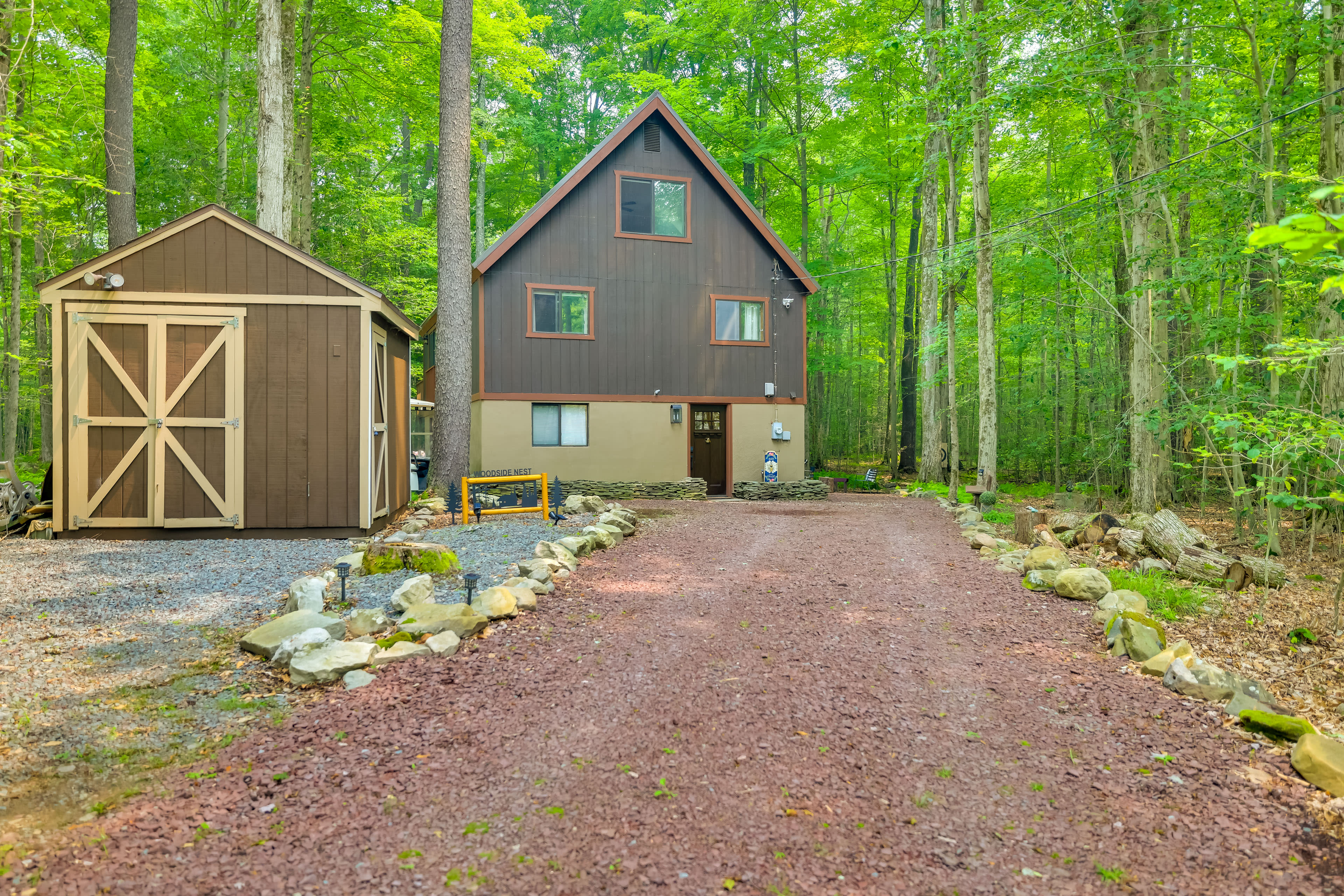 Parking | Gravel Driveway (4 Vehicles)