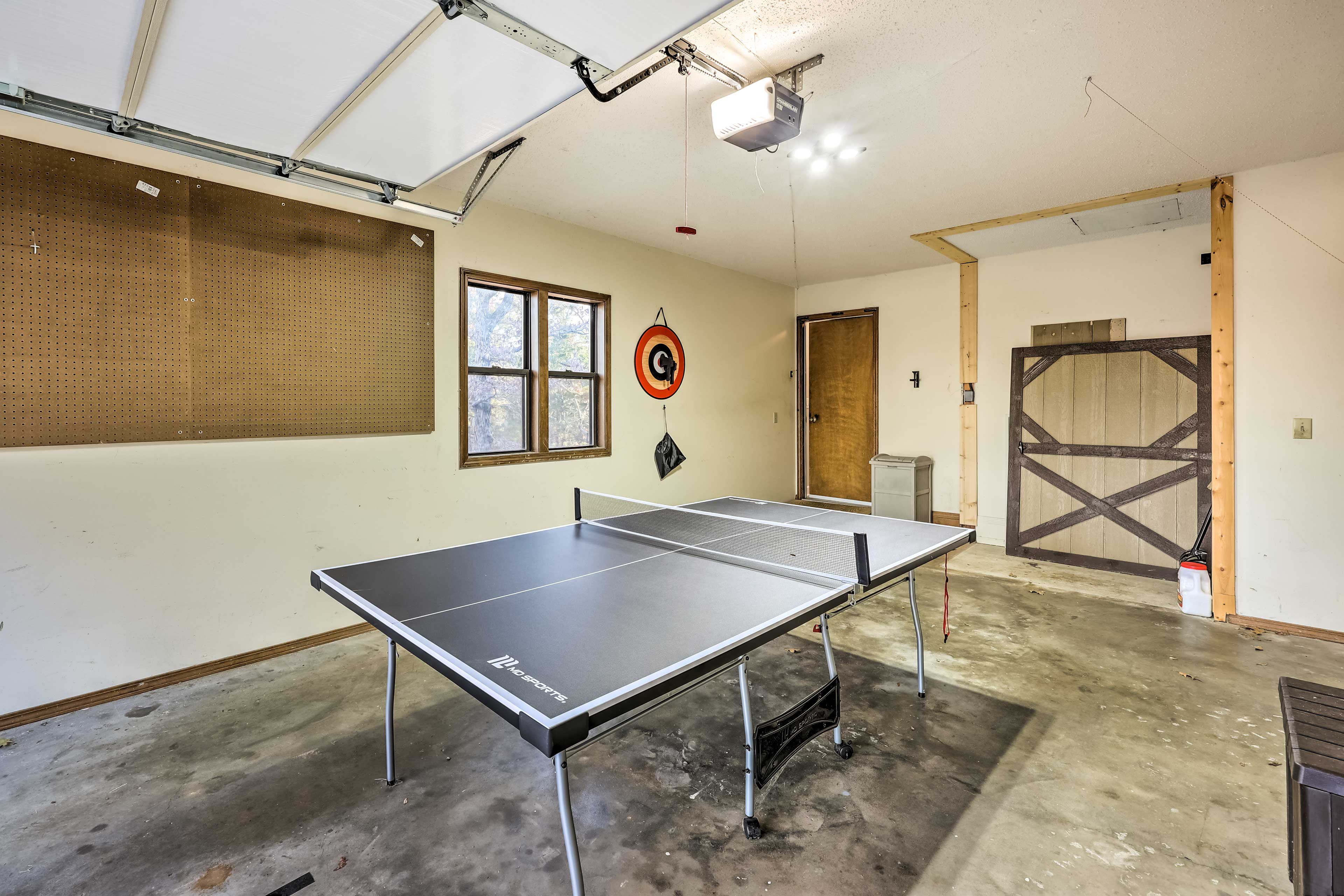 Garage | Ping Pong Table | Dartboard | Axe-Throwing Board