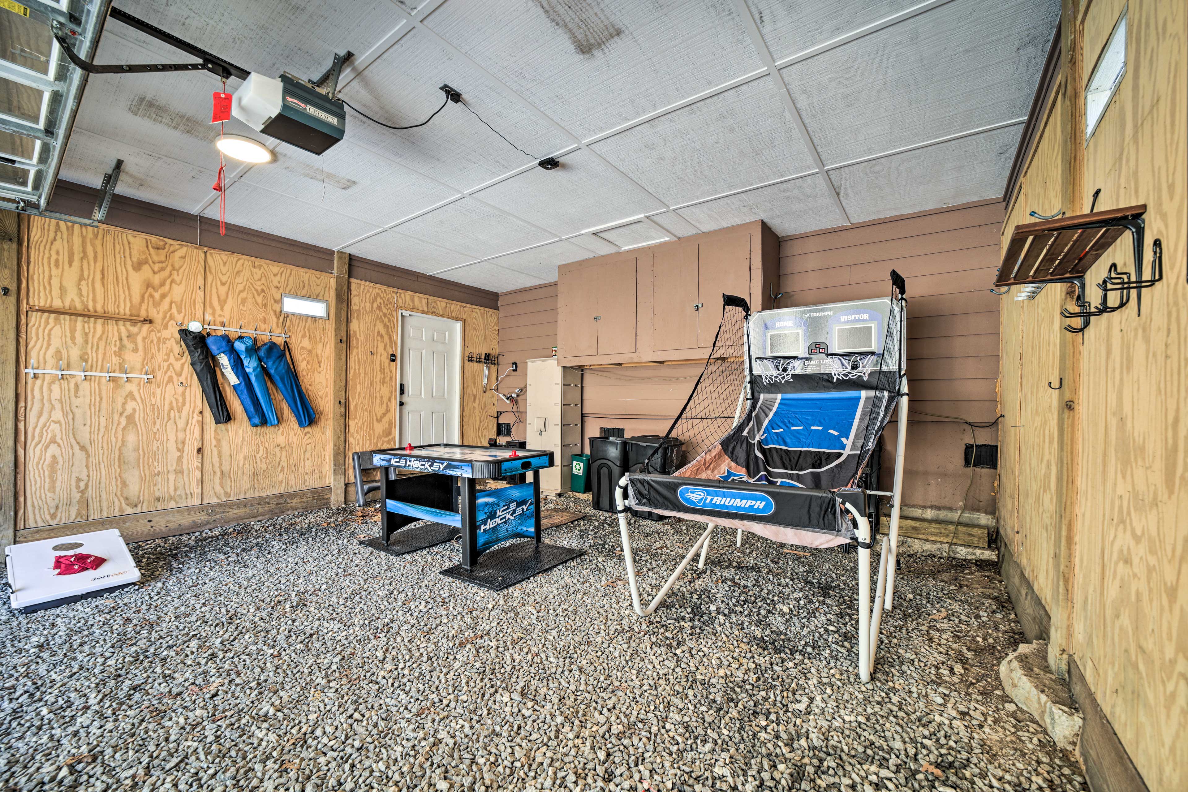 Game Room (Garage)