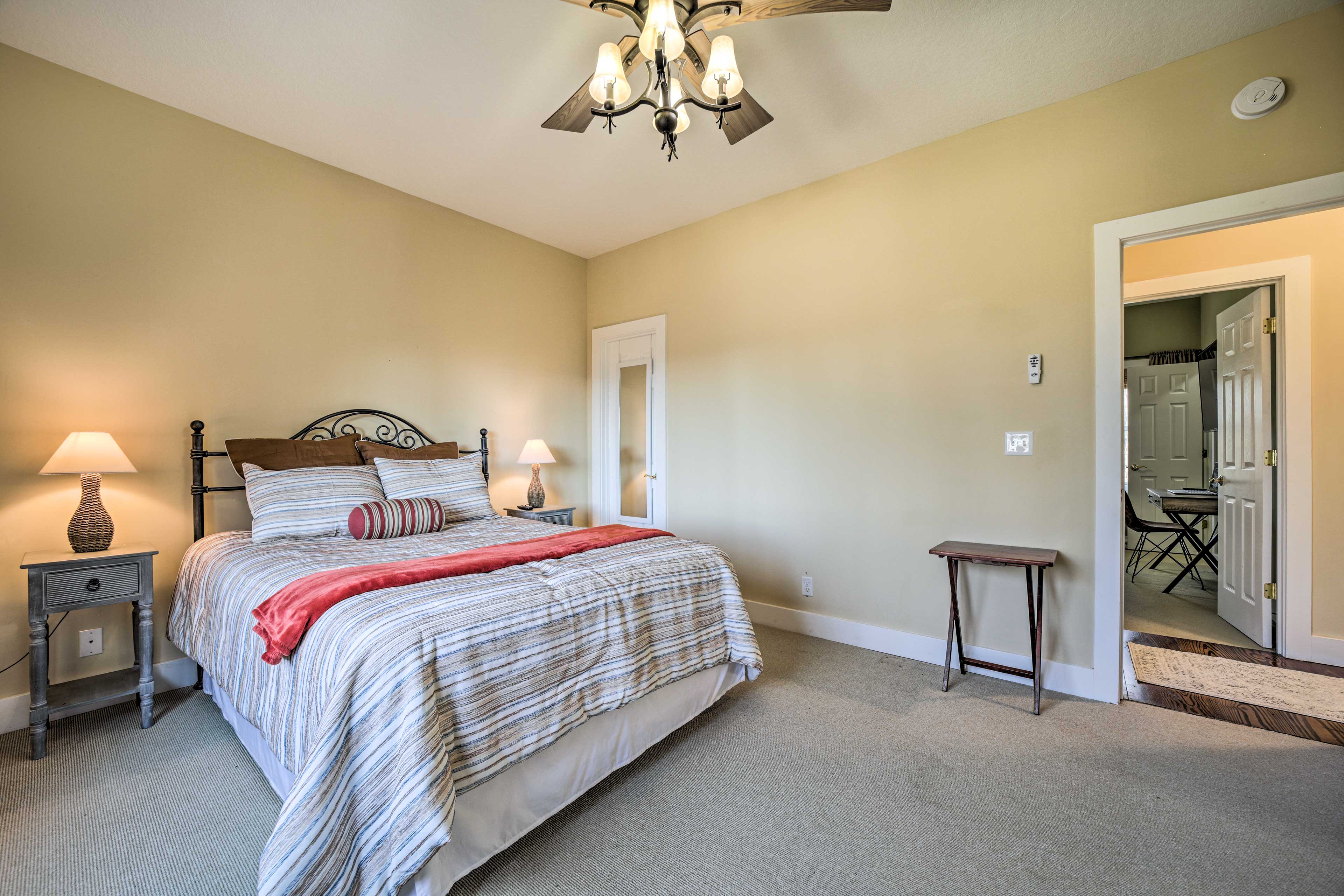 Bedroom 2 | Queen Bed | Linens & Towels Provided