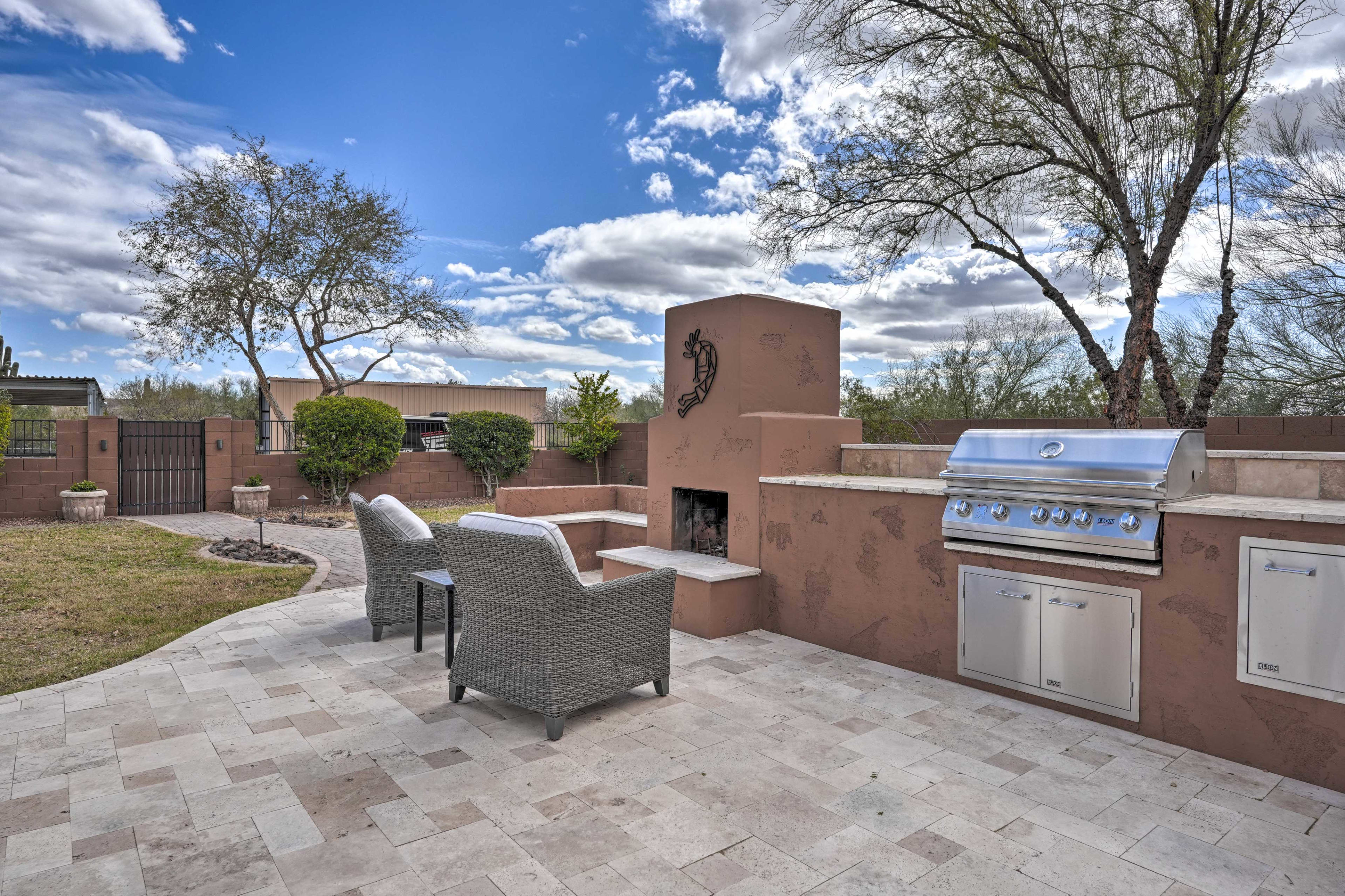 Private Backyard | Hot Tub | Sand Volleyball | Lounge Area