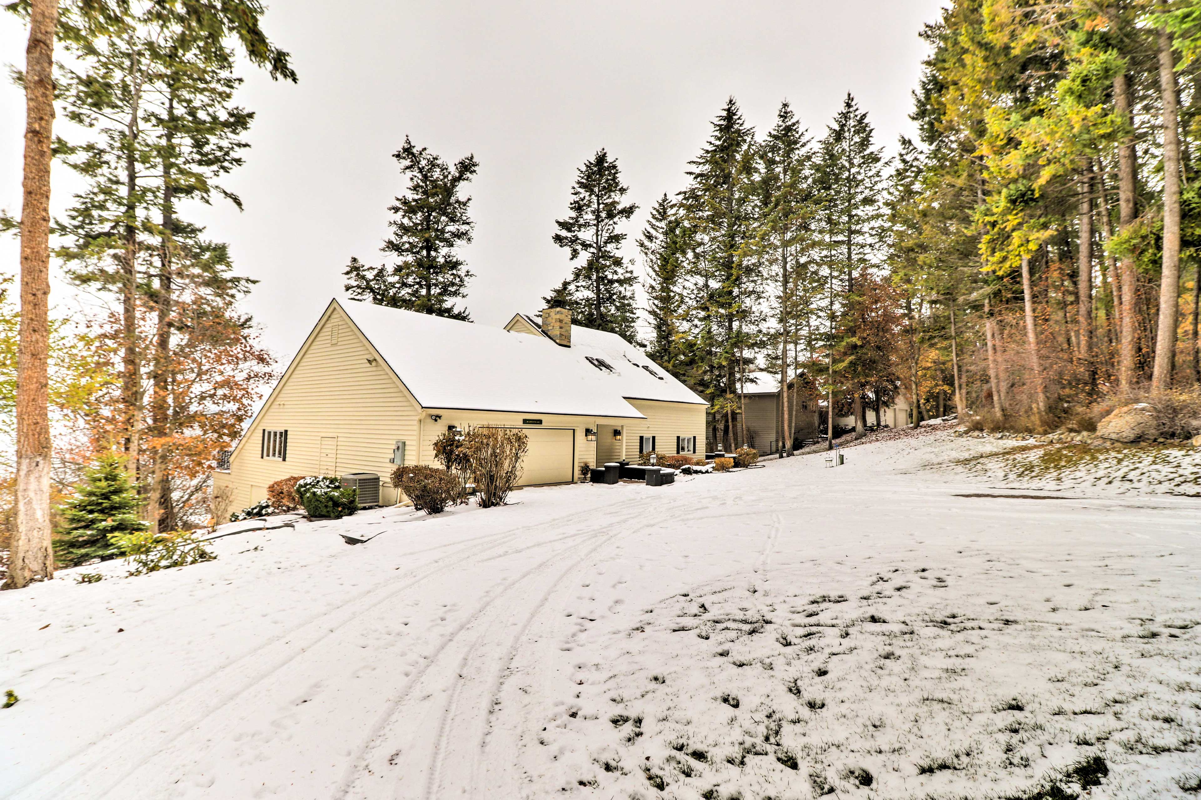 Parking | Gravel Driveway (3 Vehicles)