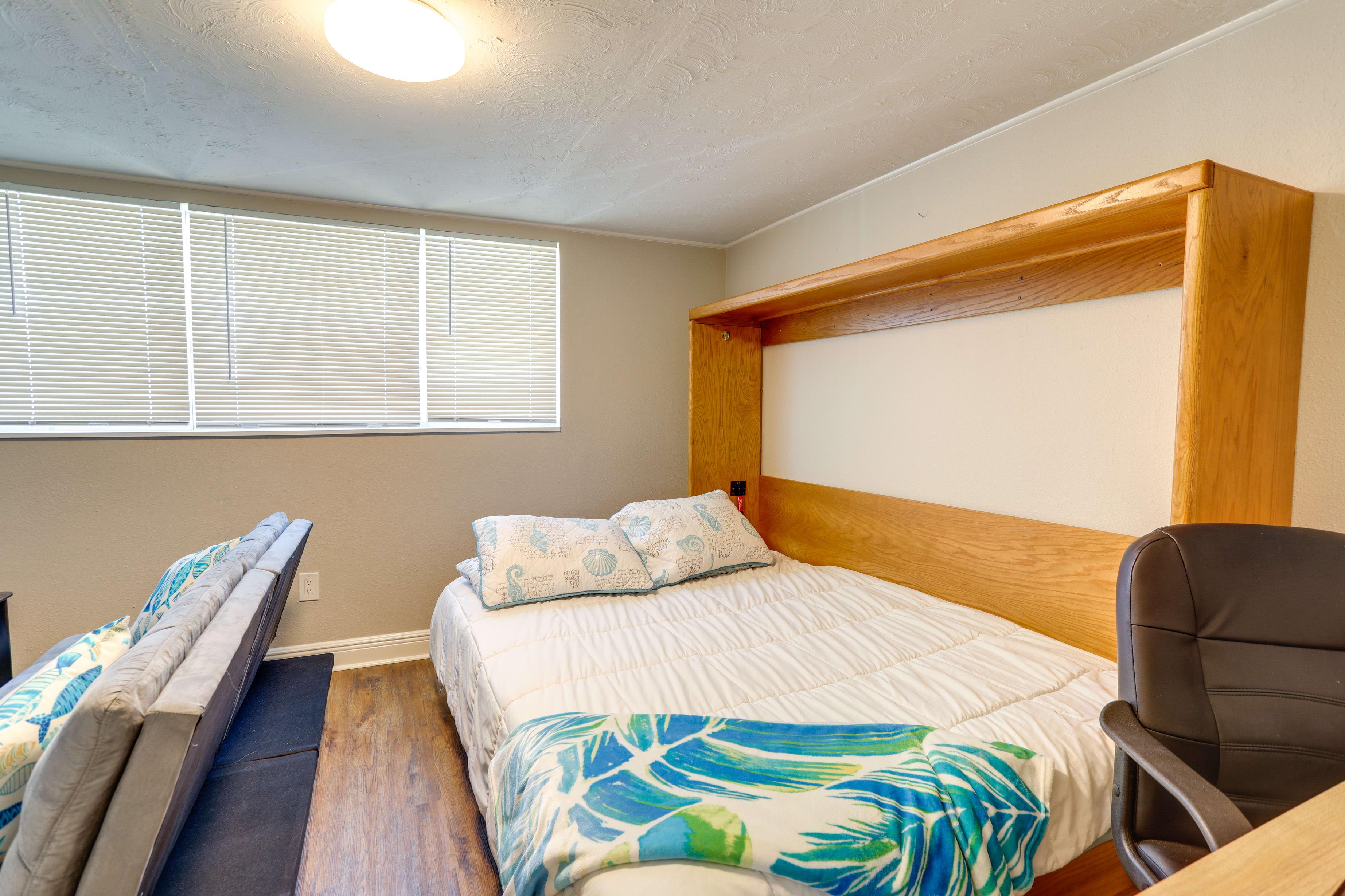 Bedroom 4 | Futon | Queen Murphy Bed