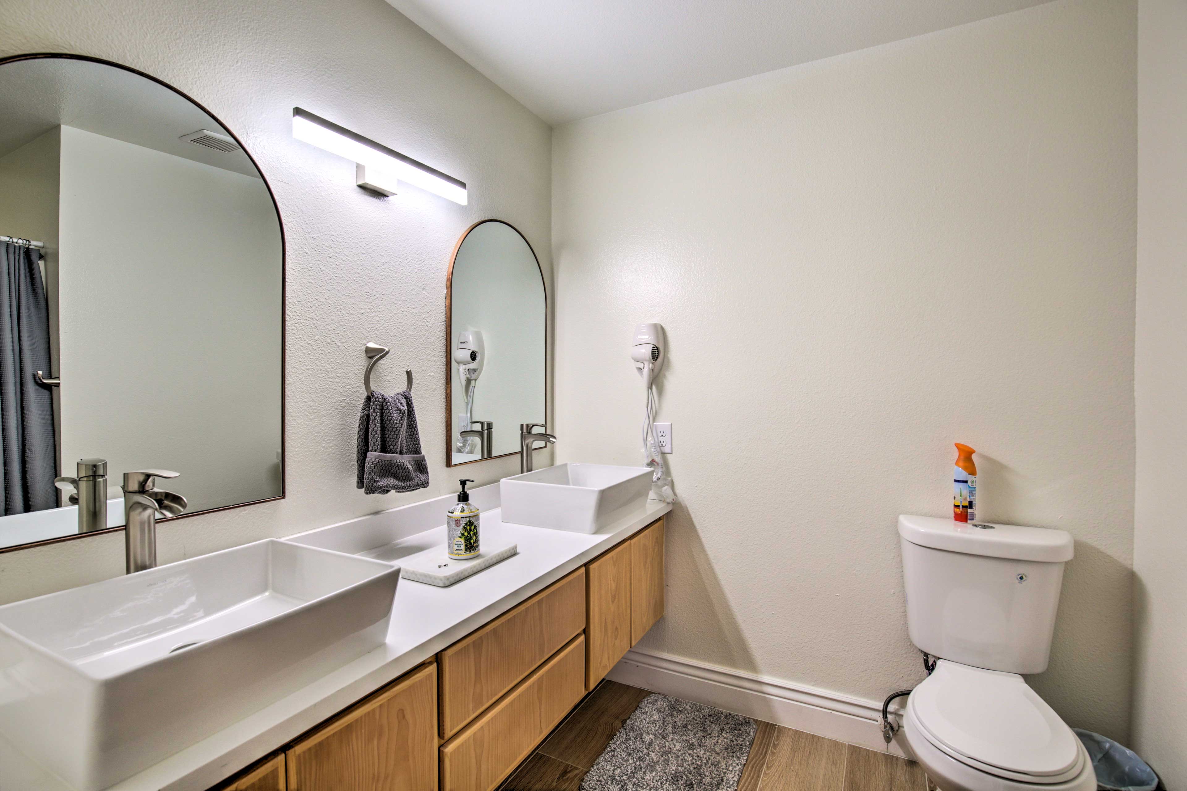 En-Suite Bathroom | Towels Provided