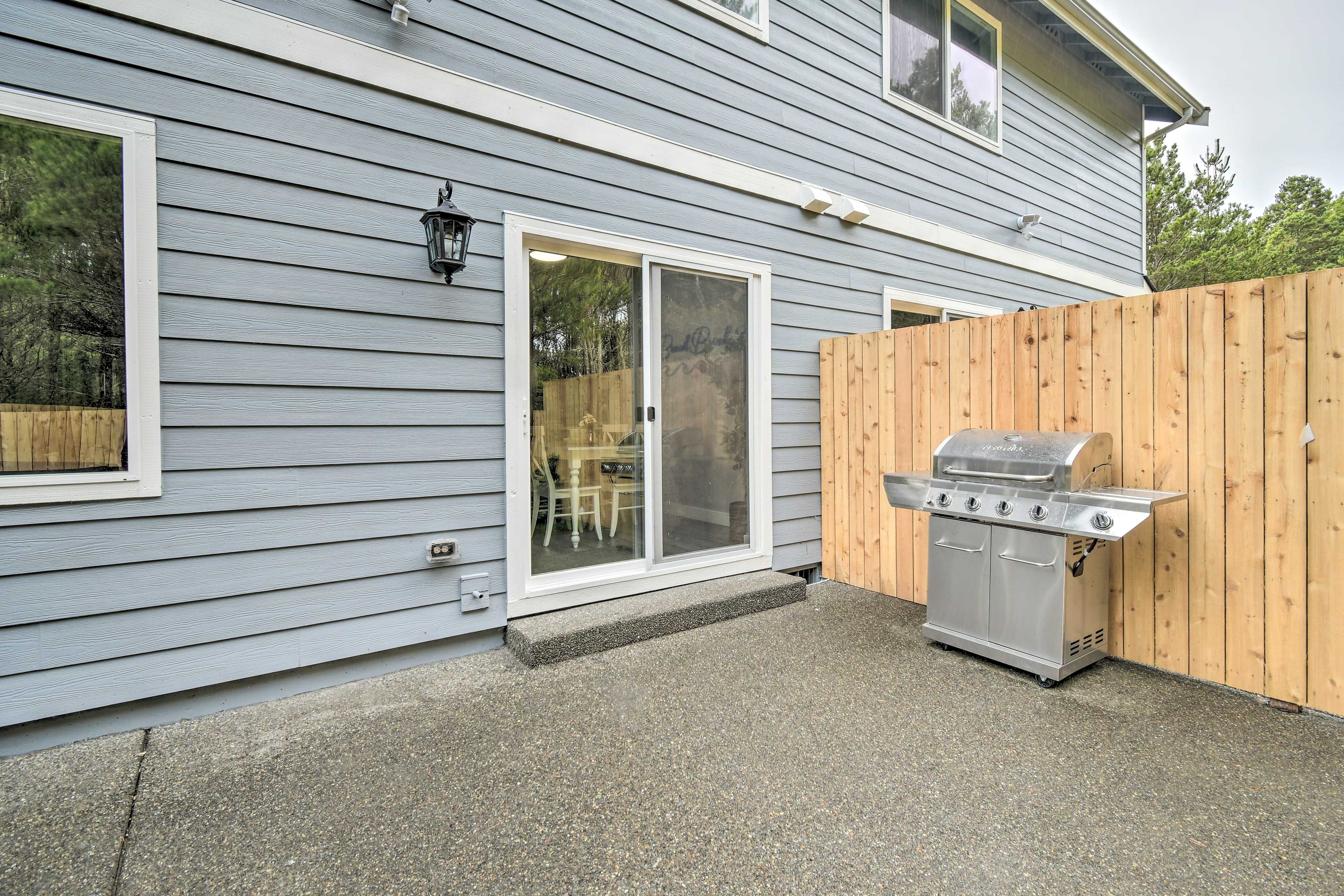 Private Patio | Hot Tub | Gas Grill | Fire Pit | Outdoor Shower