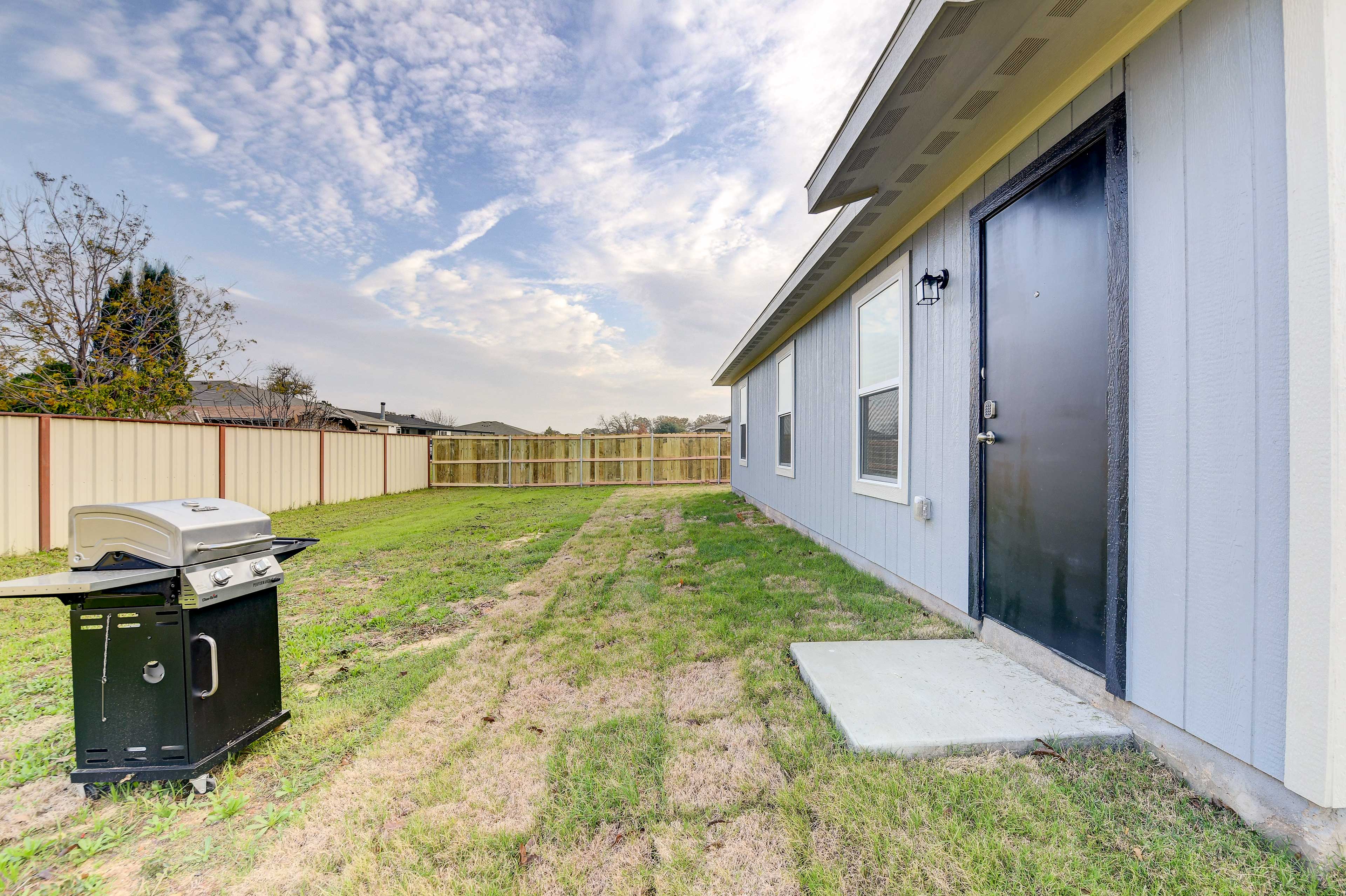 Fenced Backyard | Gas Grill