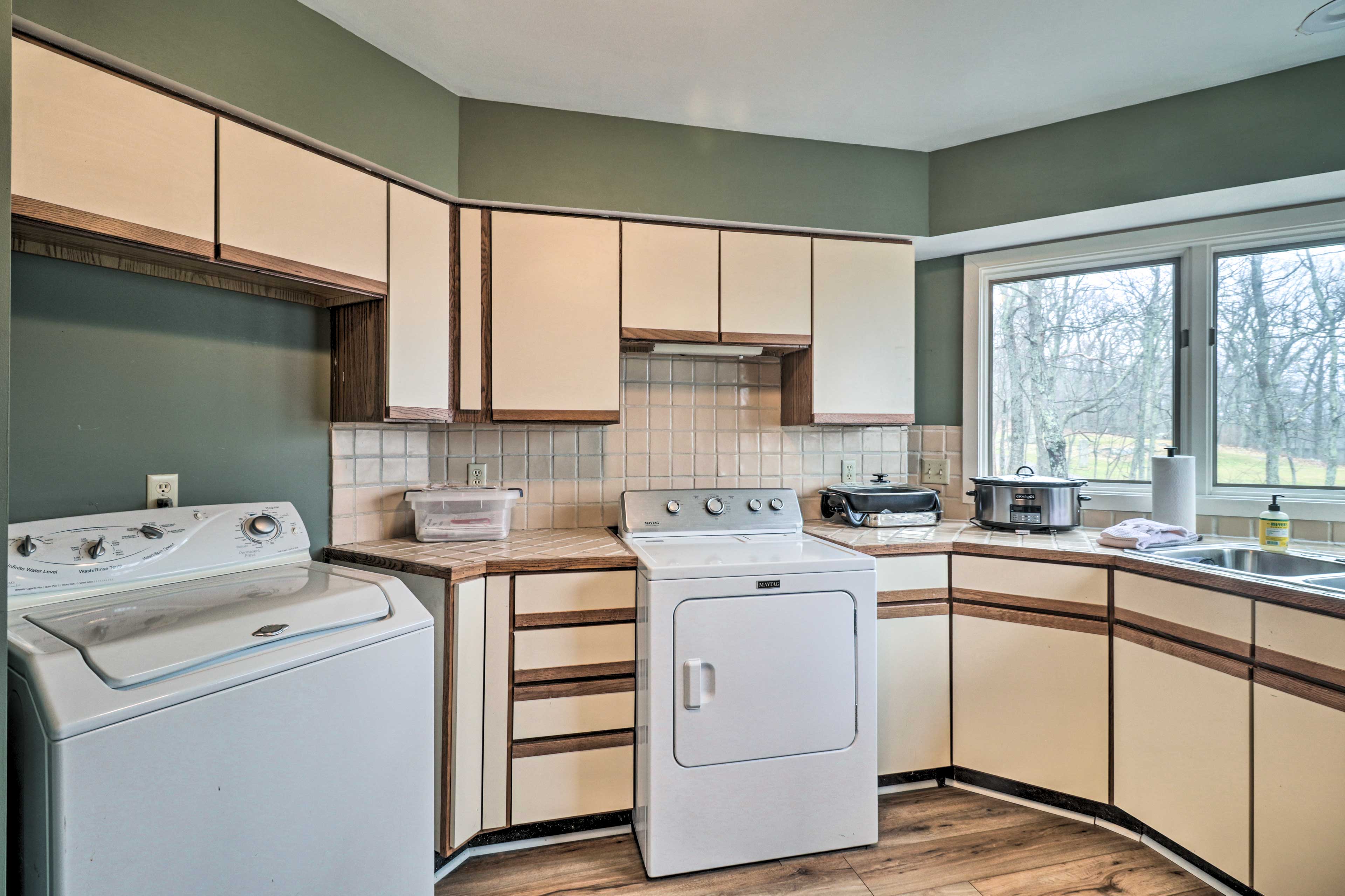 Butler's Pantry | Washer & Dryer | Linens Provided