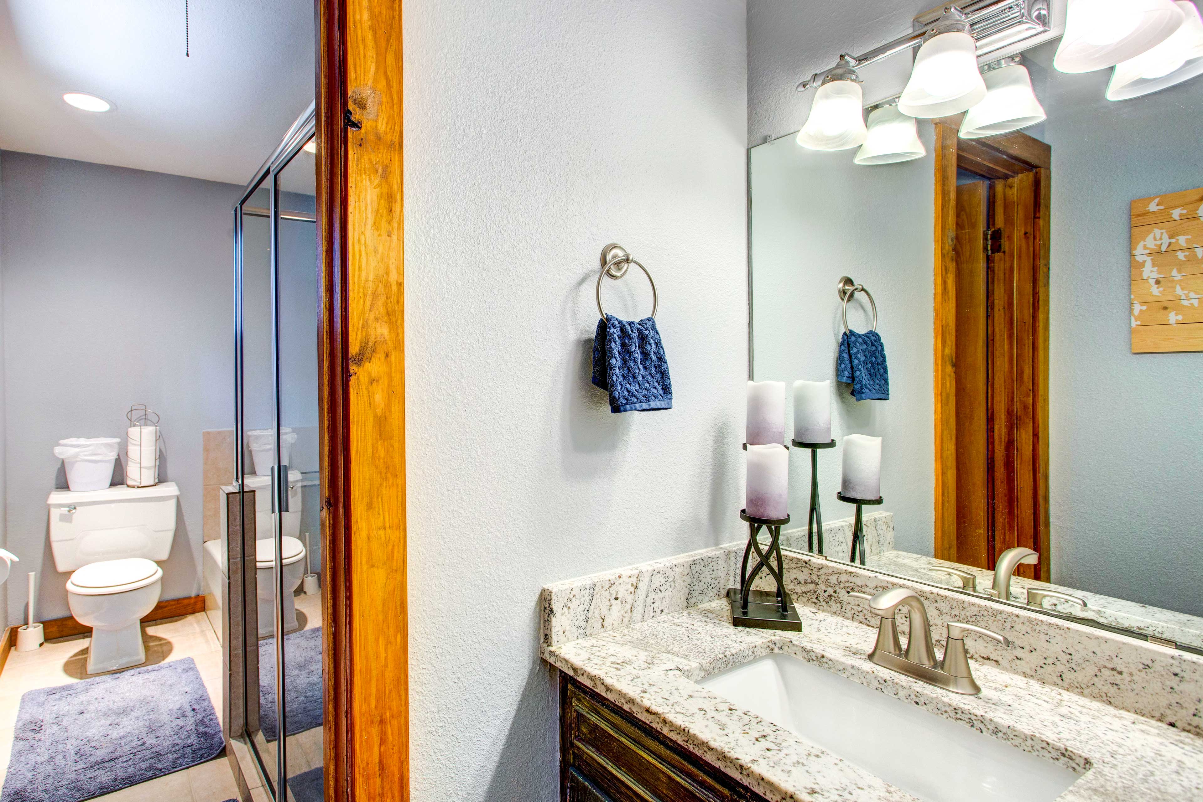 Full Bathroom | Soaking Tub | Complimentary Toiletries