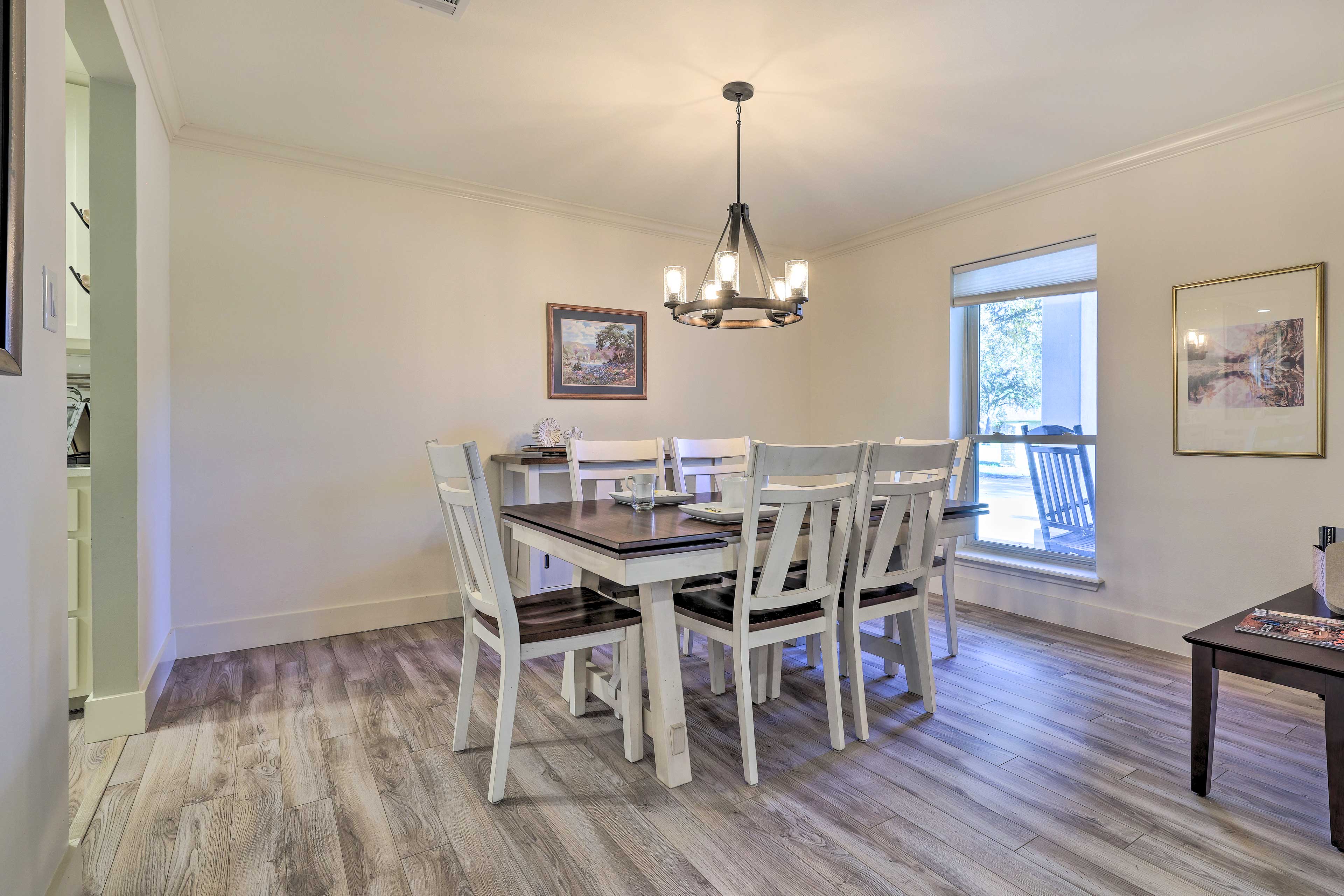 Dining Area | Dishware & Flatware Provided